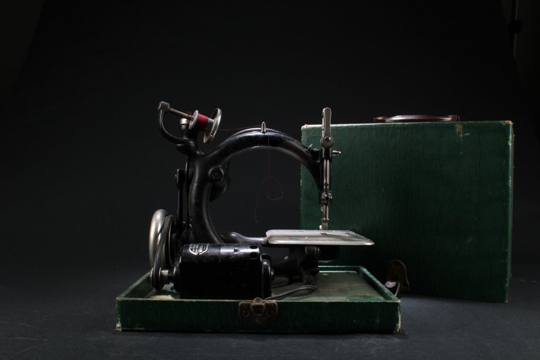 Willcox & Gibbs Sewing Machine (1 of 7)