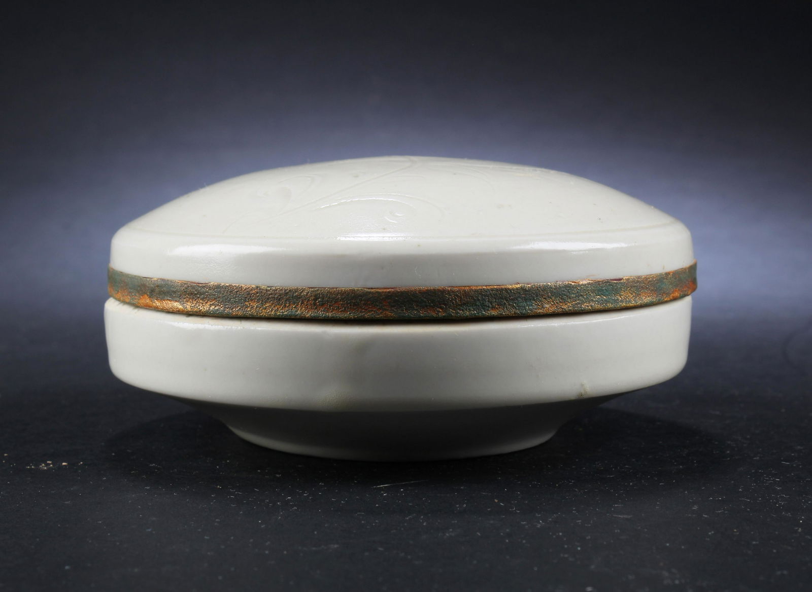 A White Glazed Porcelain Round Container (1 of 4)