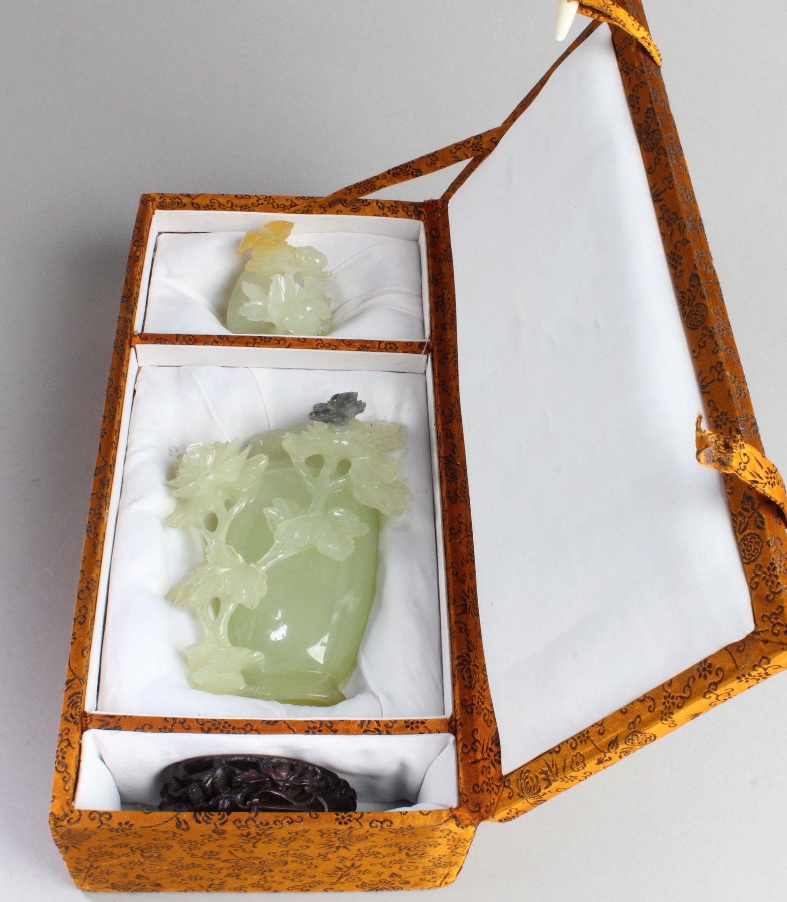 A Carved Jade Vase with Lid (1 of 6)