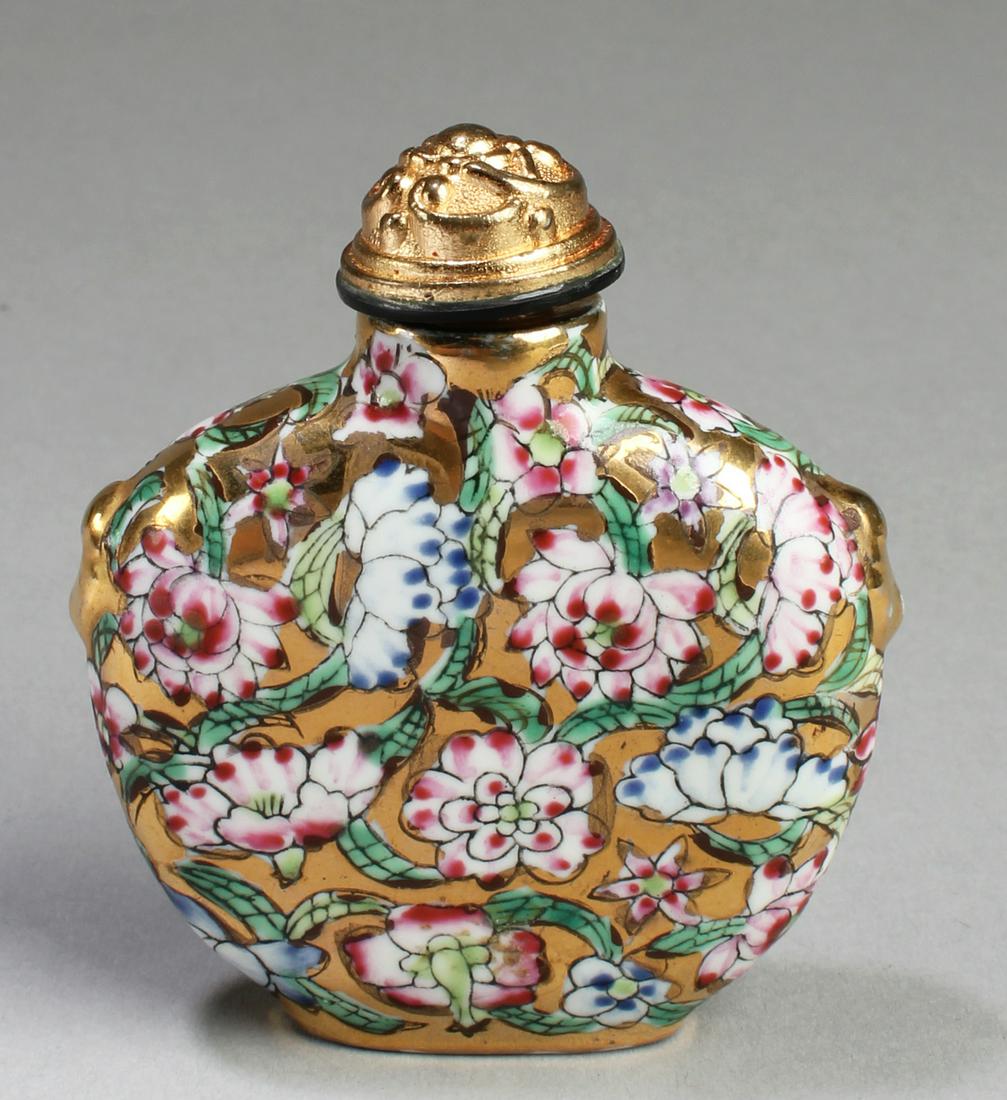 Chinese Porcelain Snuff bottle (1 of 2)