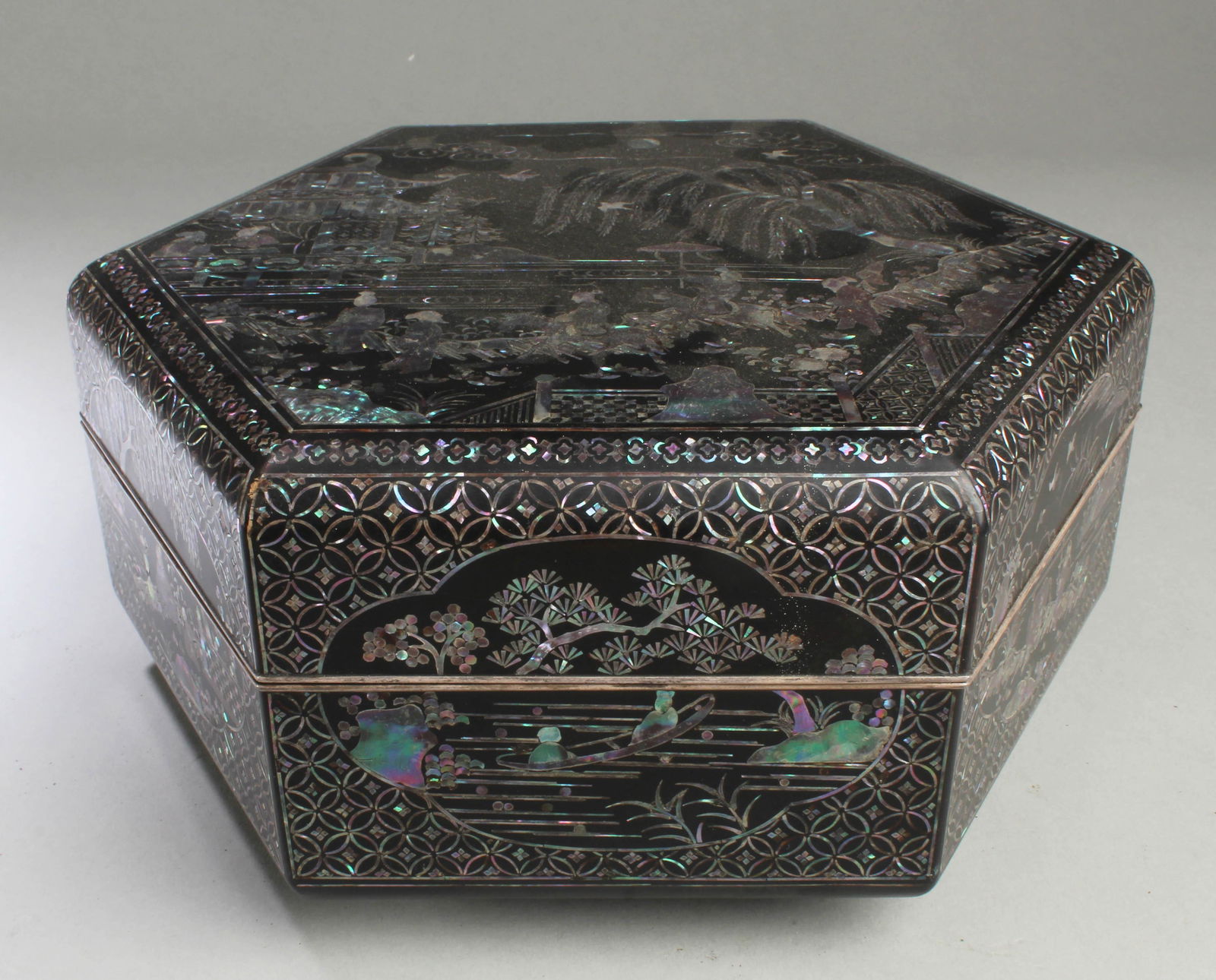 A Hexagonal Shaped Lacquer Box (1 of 4)