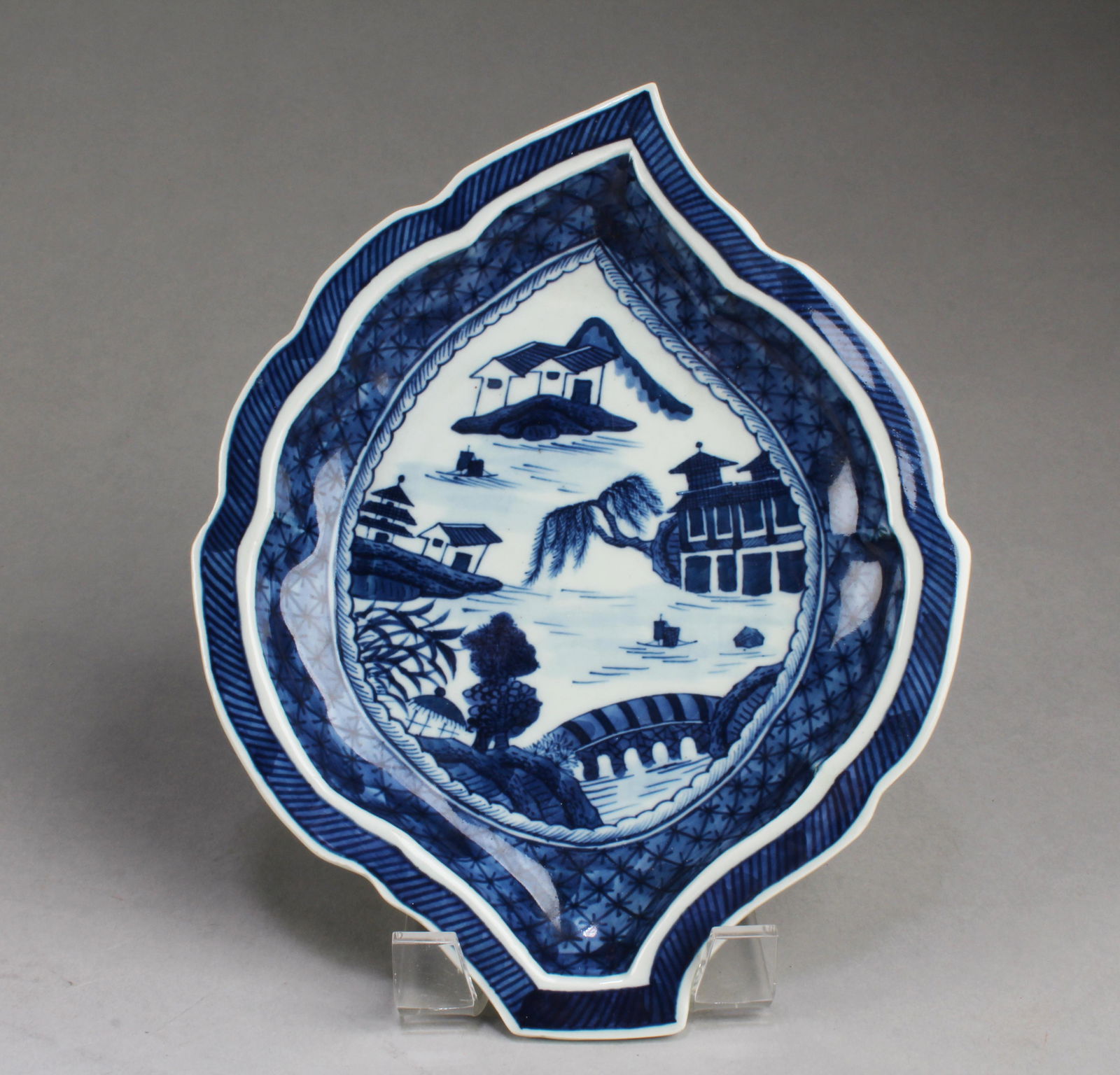 A Blue & White Leaf Shaped Plate (1 of 2)