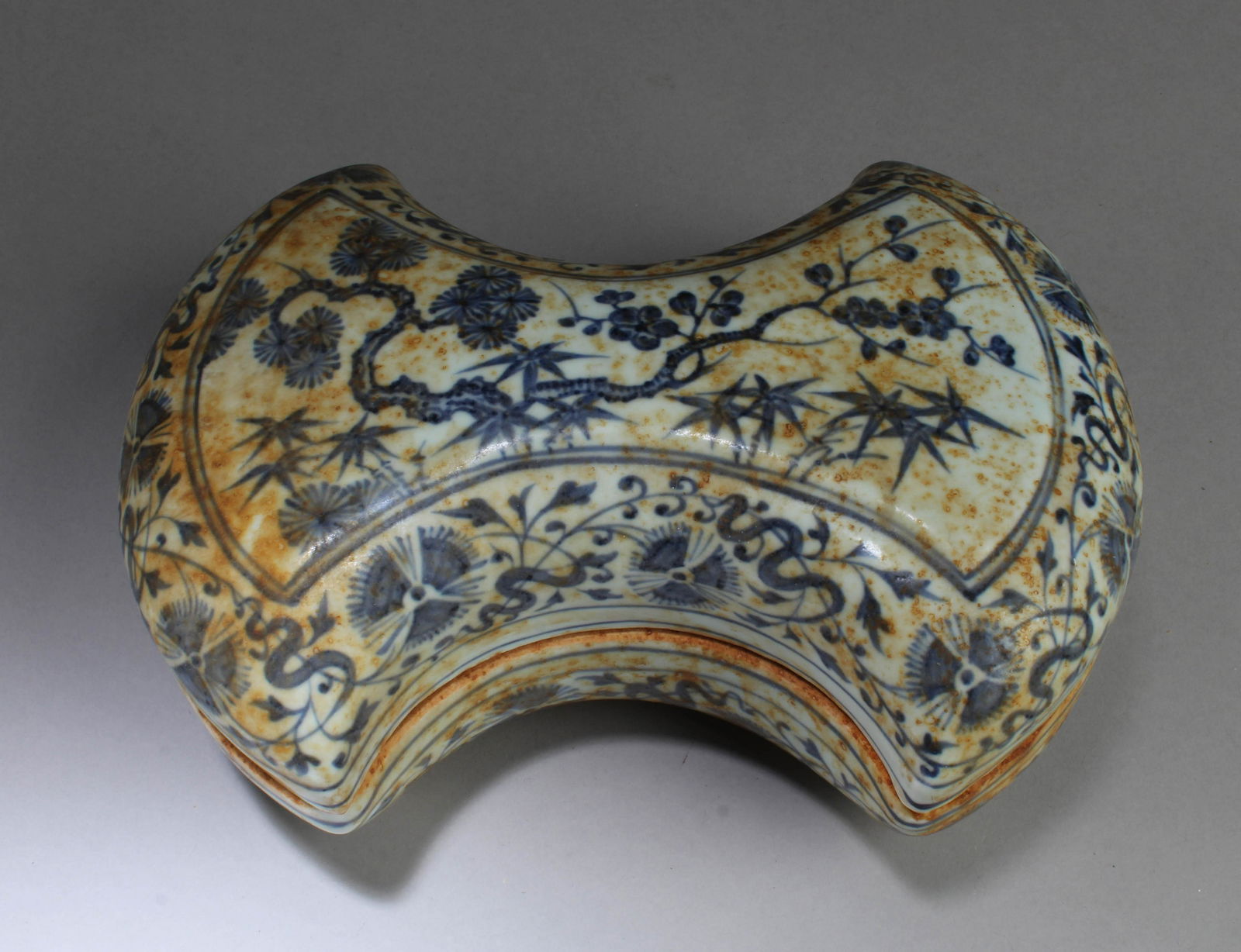 Chinese blue & White Bat Shaped Container (1 of 4)
