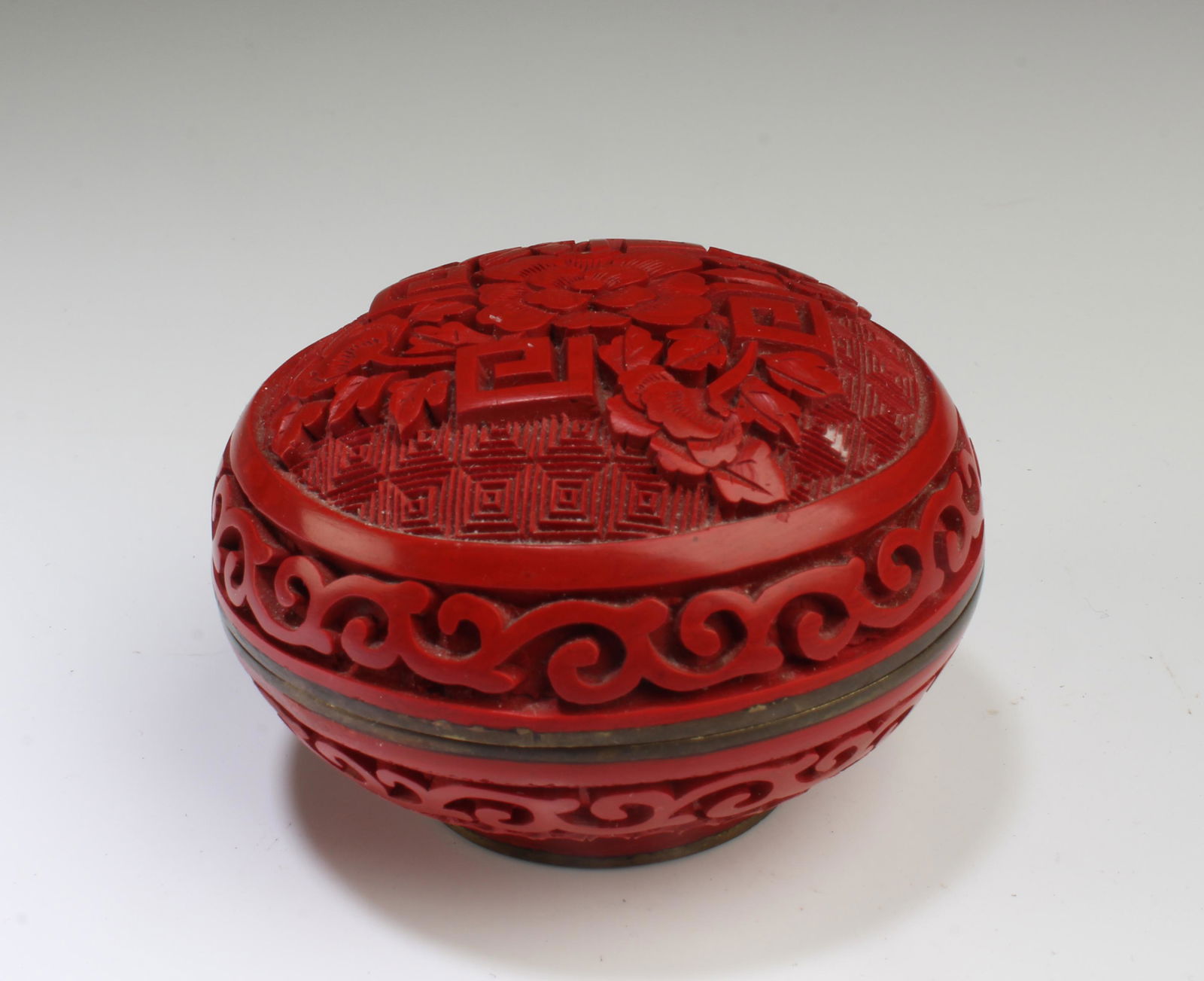 A Cinnabar Lacquer Container Round Container (1 of 4)