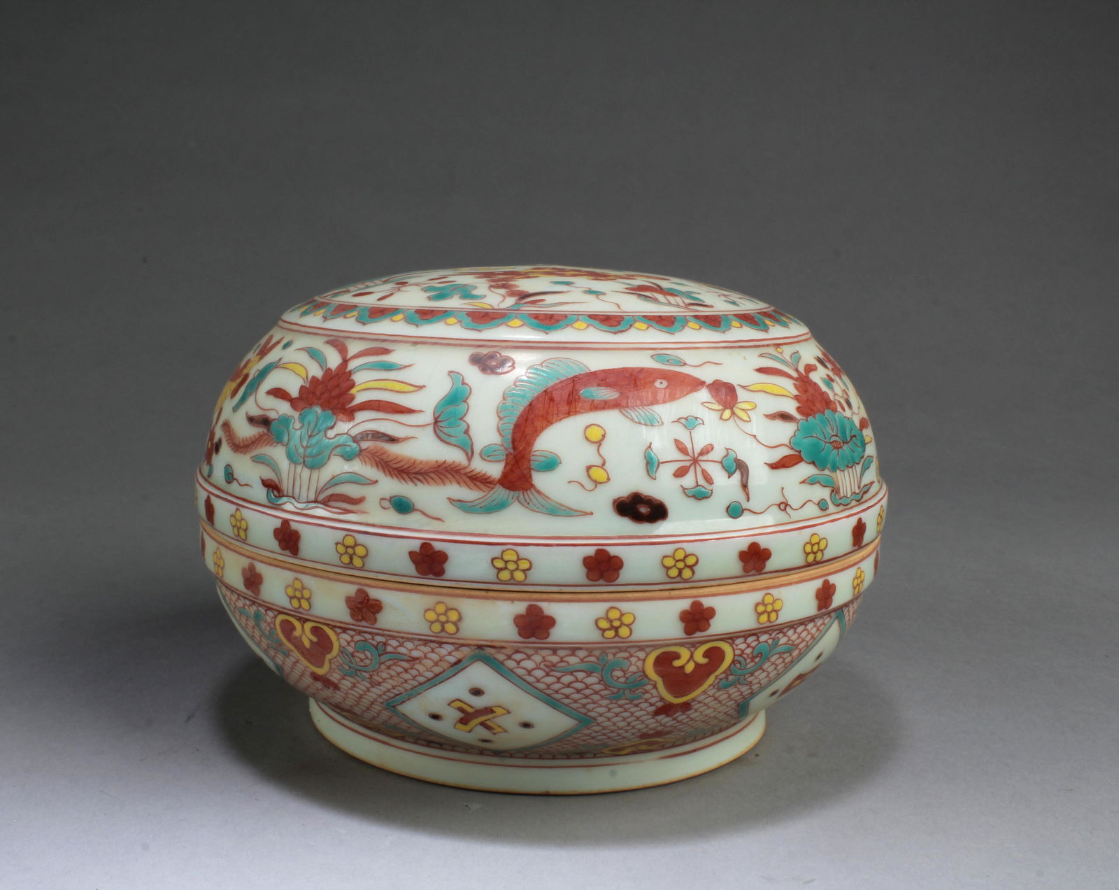 Chinese Porcelain Container (1 of 7)
