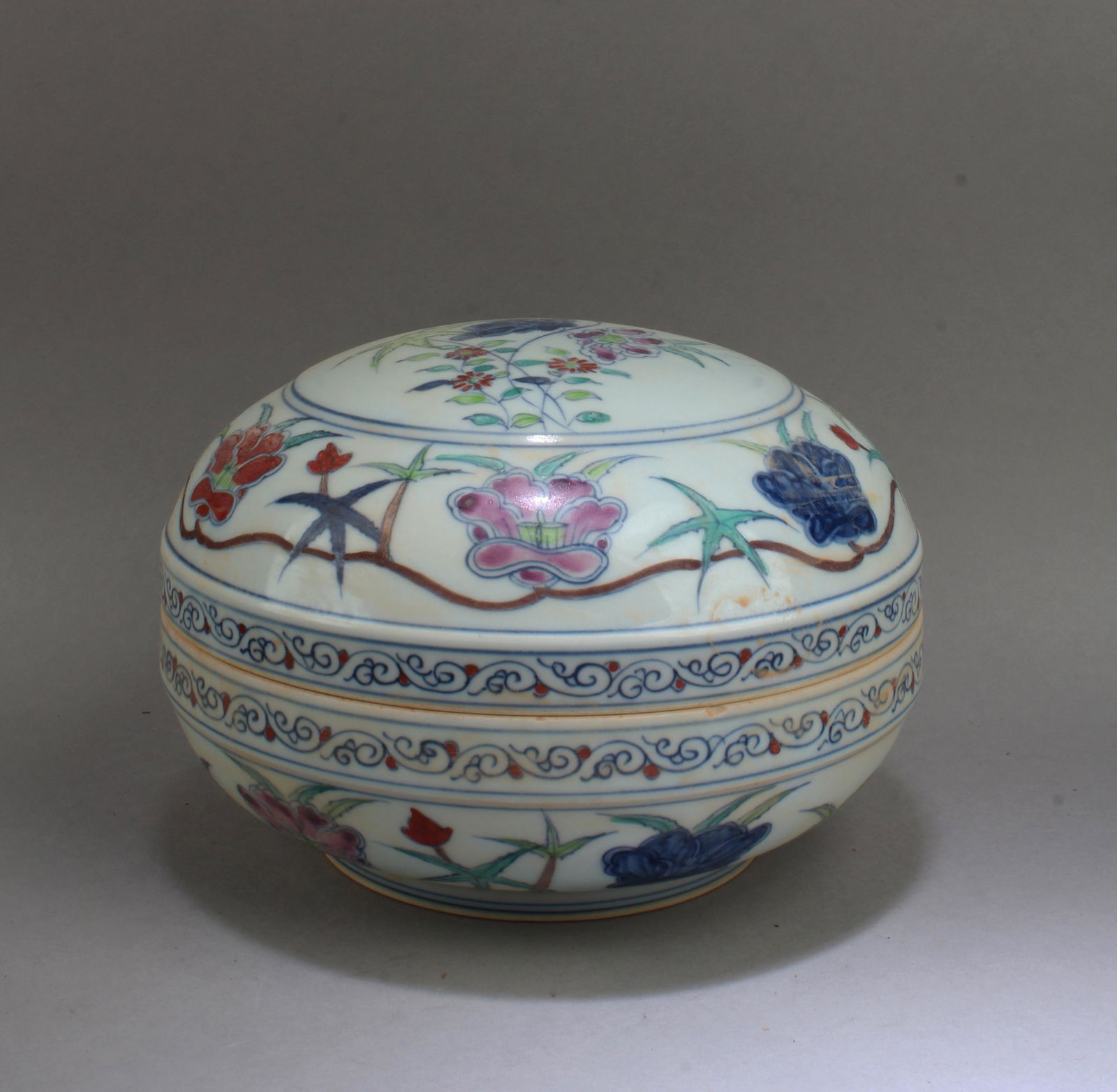 Chinese Porcelain Round Container (1 of 6)