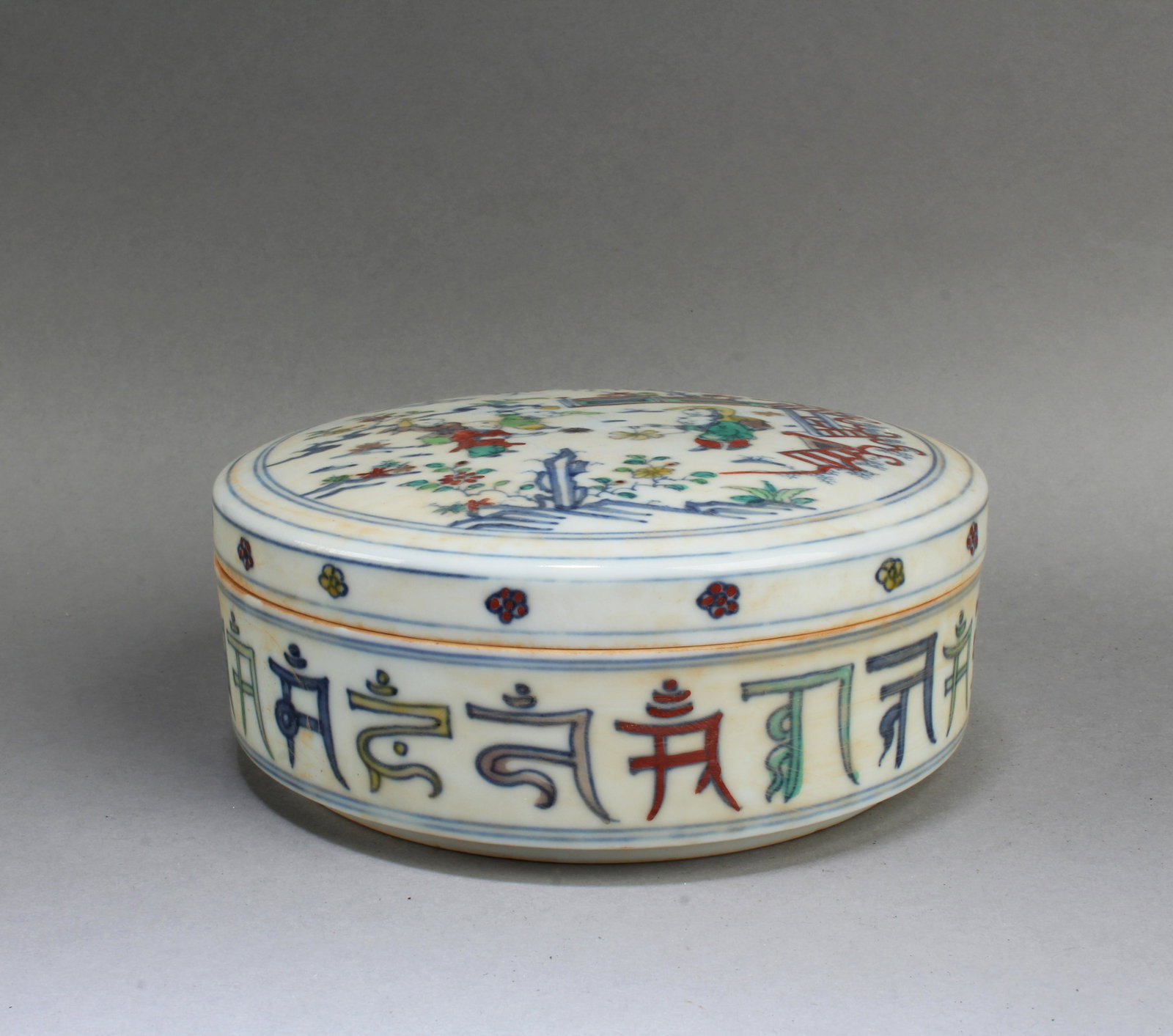 Chinese Round Shaped Porcelain Container (1 of 5)
