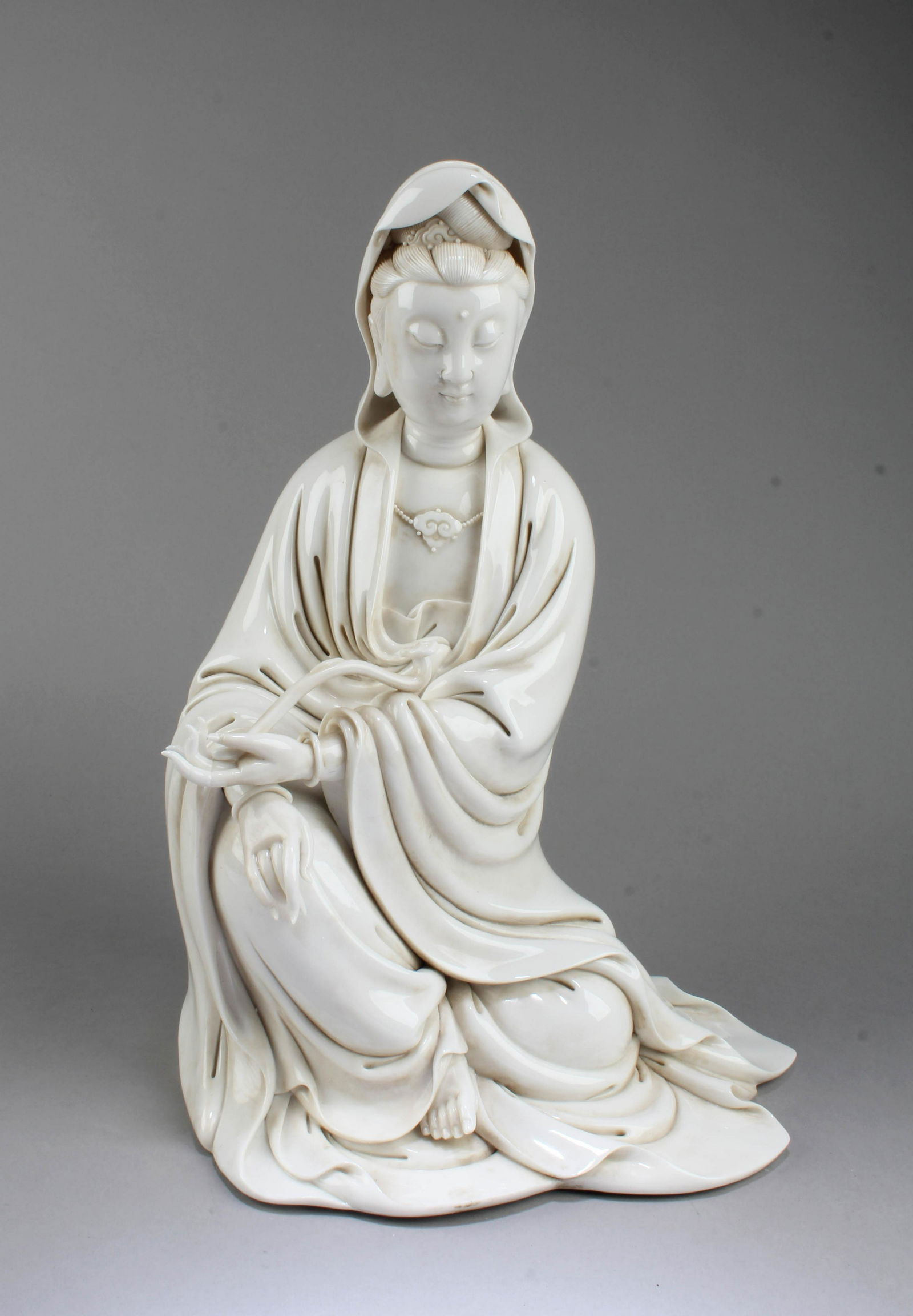 Chinese Blanc De Chine Seated Guanyin Statue (1 of 7)