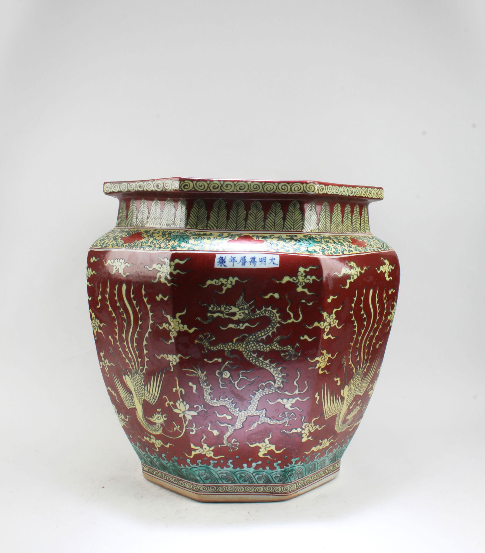 Chinese Octagonal-Shaped Porcelain Tank (1 of 7)