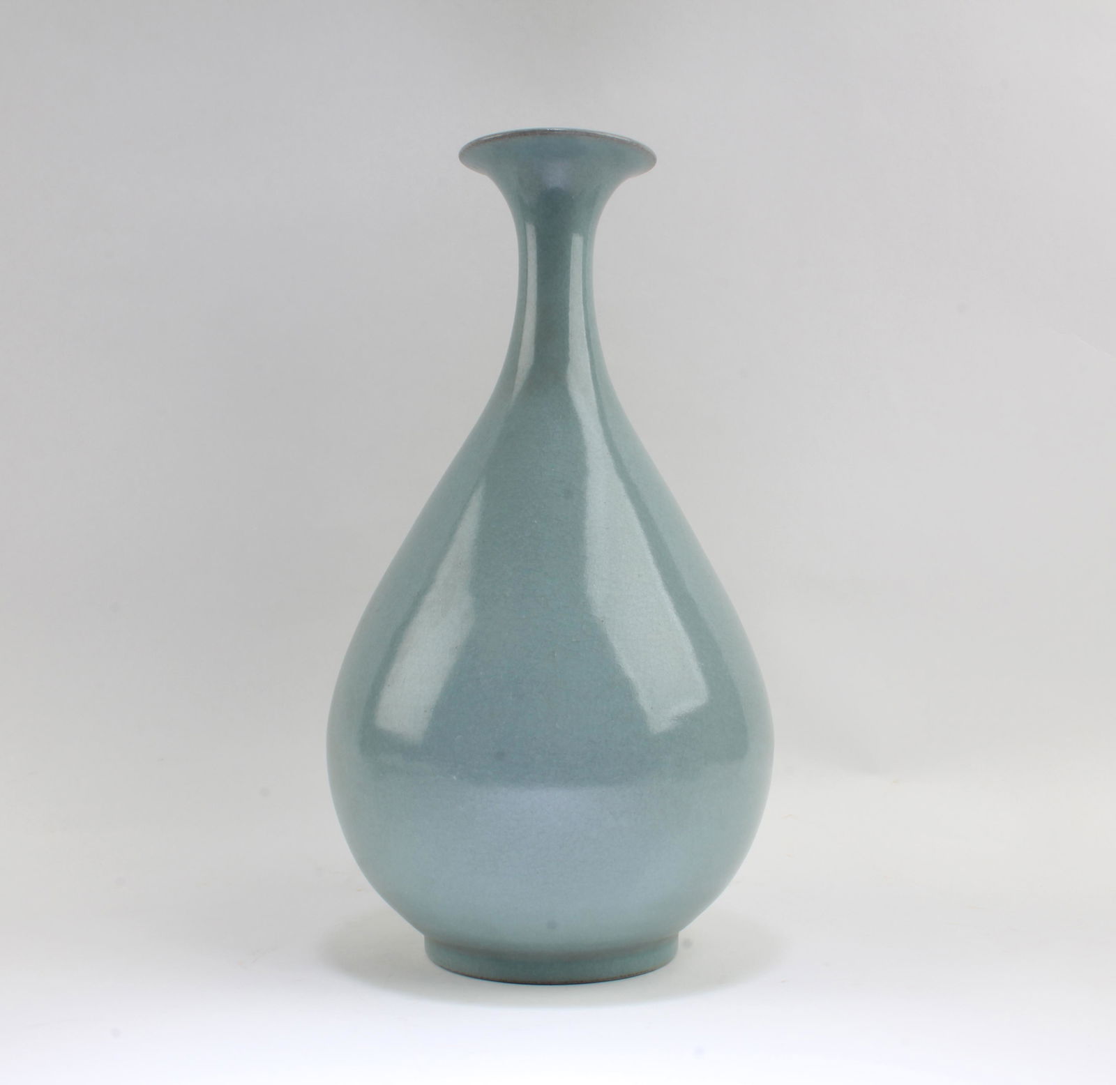 Chinese Ruyao Vase (1 of 4)