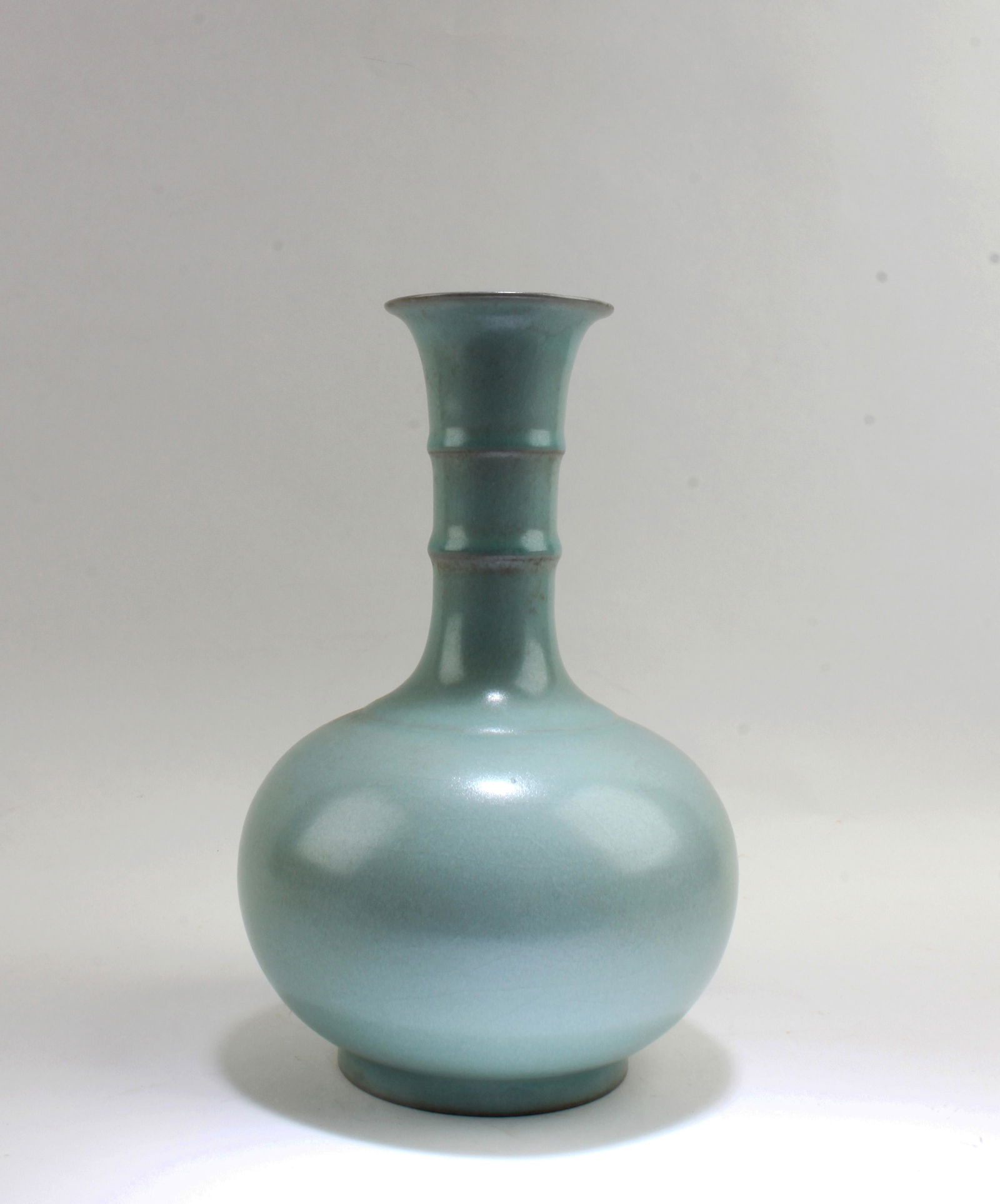 Chinese Ruyao Vase (1 of 4)
