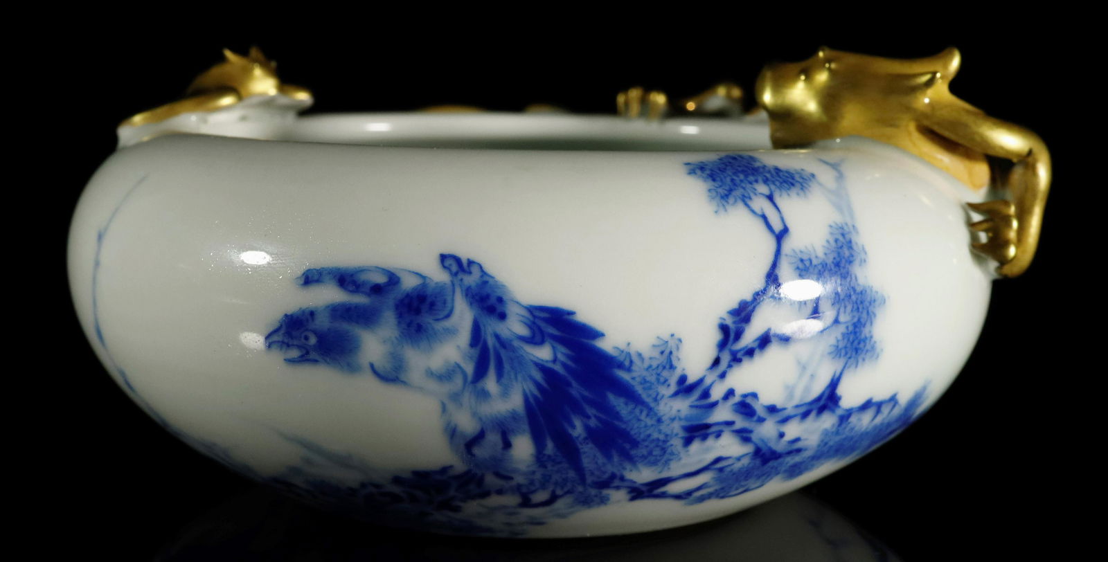 A Fine Blue and White Gold-painted Brush Washer (1 of 7)