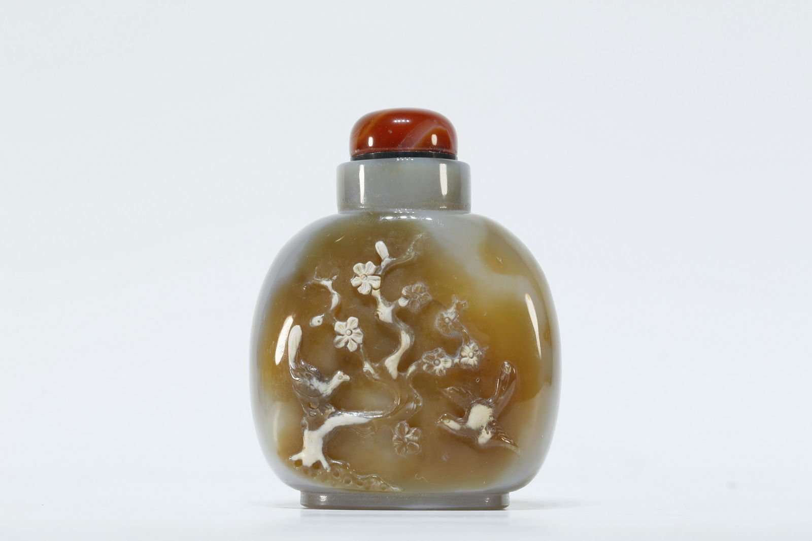 A superb agate snuff bottle (1 of 8)