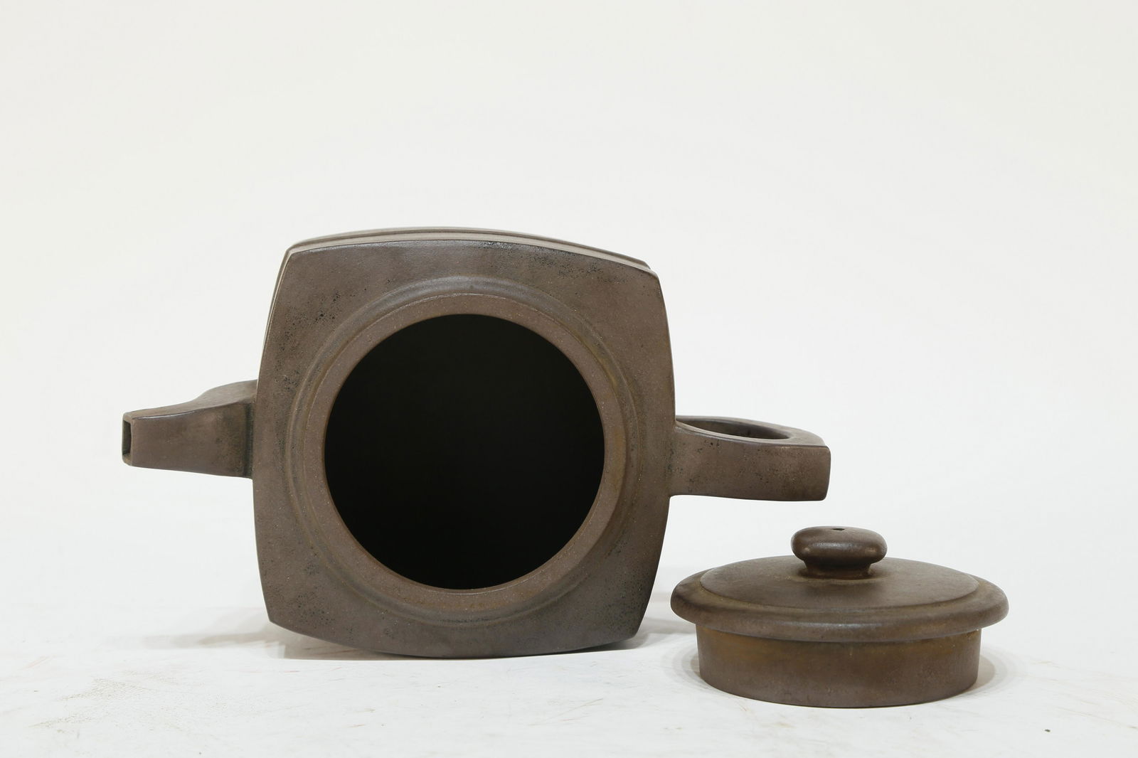 A fine ribbings pattern Zisha teapot (1 of 3)