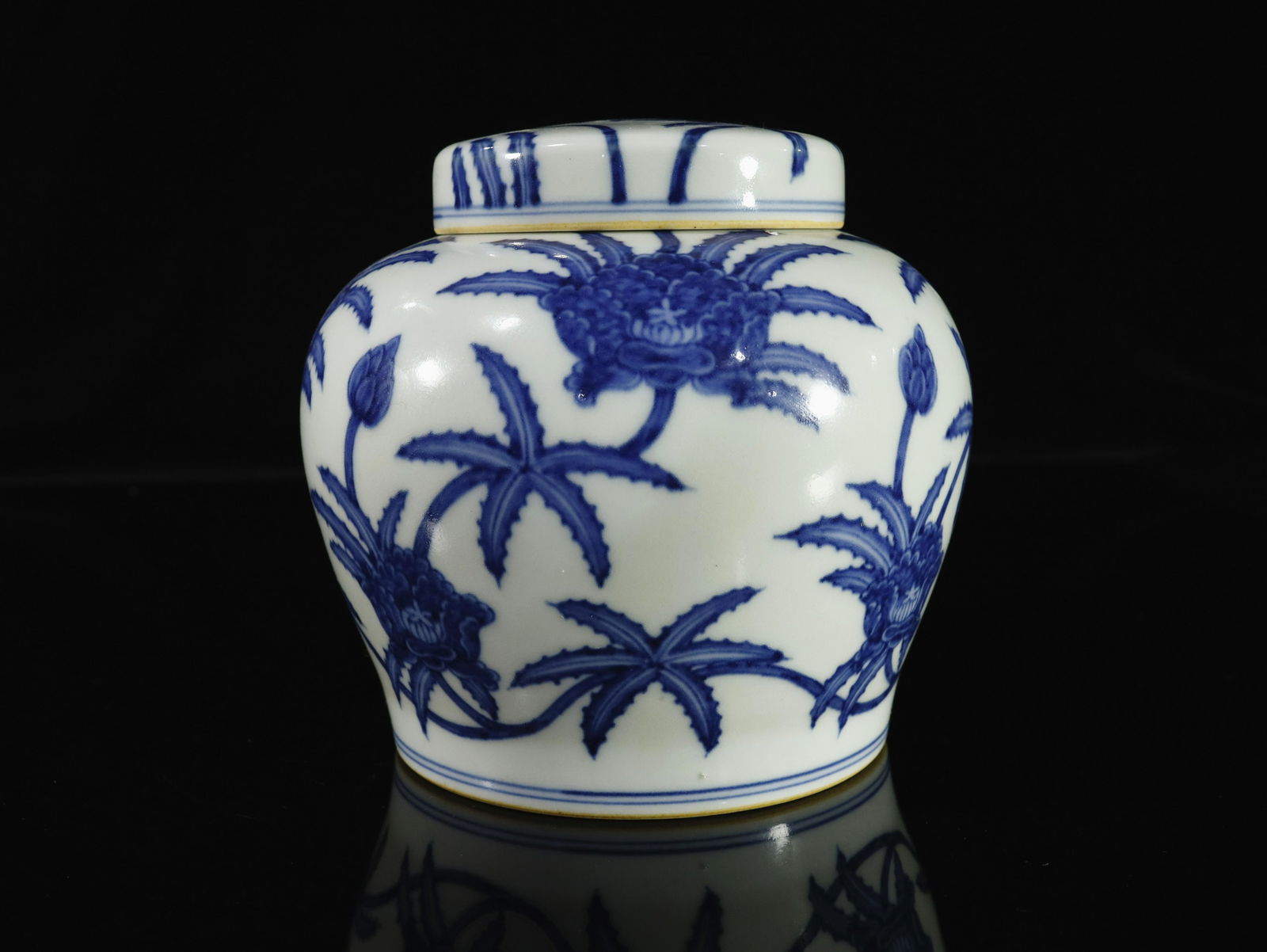 A Fine Blue and White 'Flower' Pot (1 of 6)