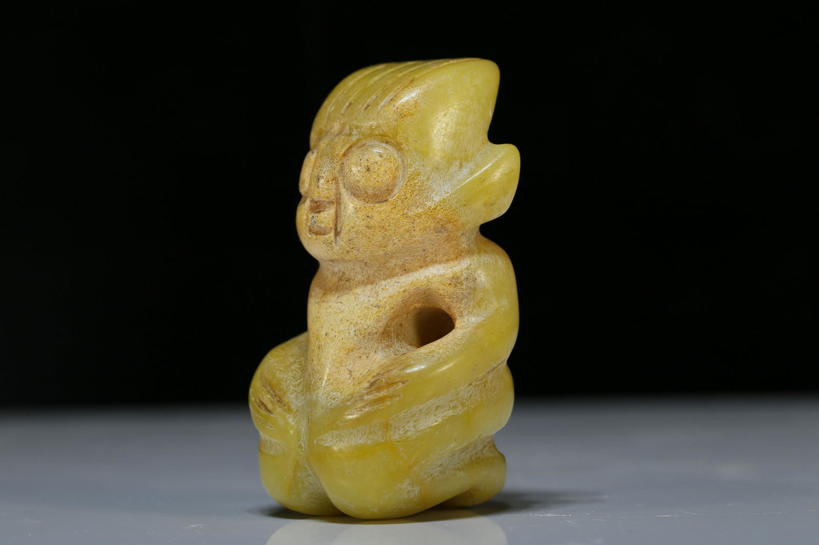 Hongshan culture celadon jade dragon  pendant (1 of 7)