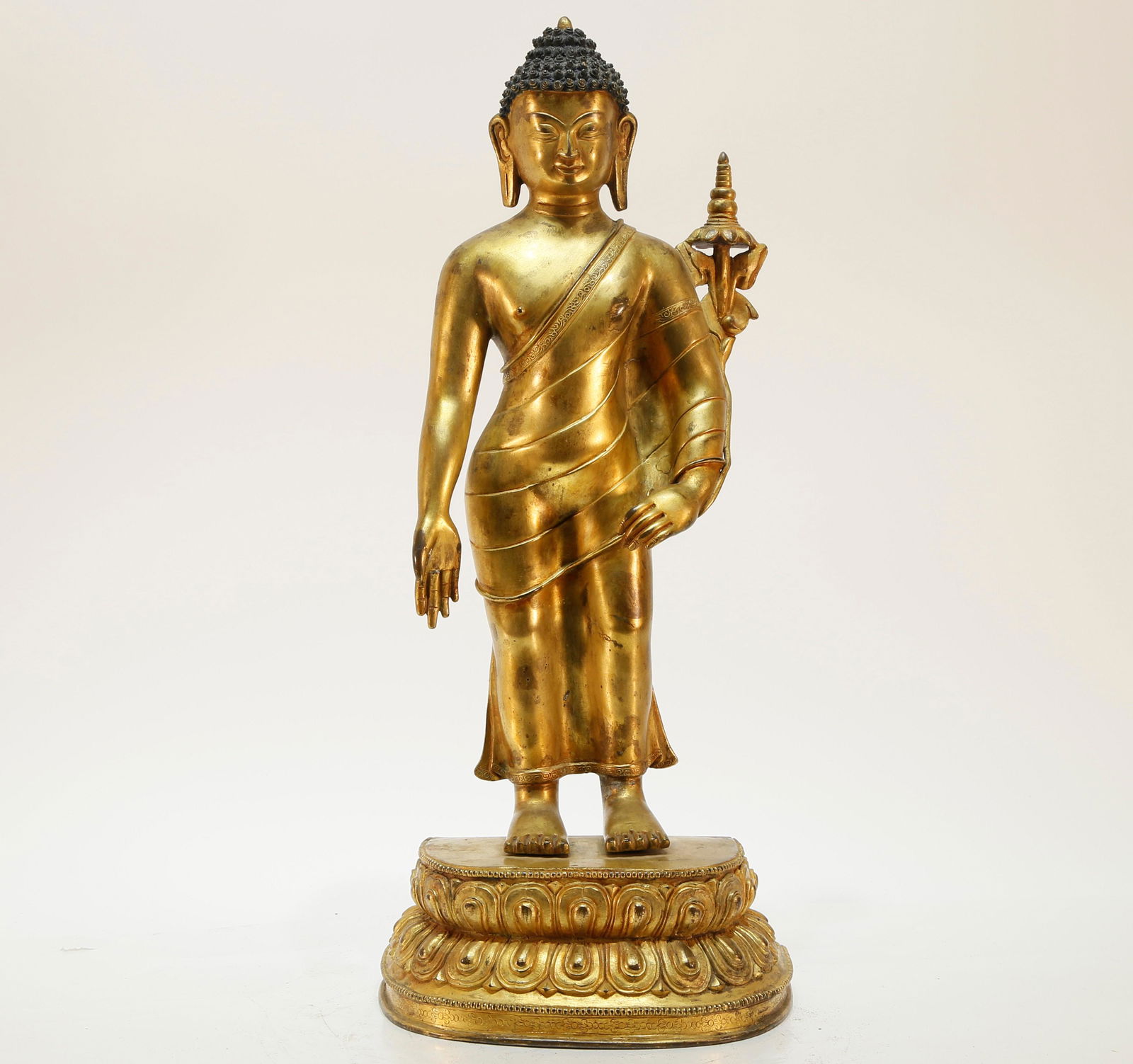 A Gilt Bronze Tibetan Sculpture Figure of Sakyamuni (1 of 8)