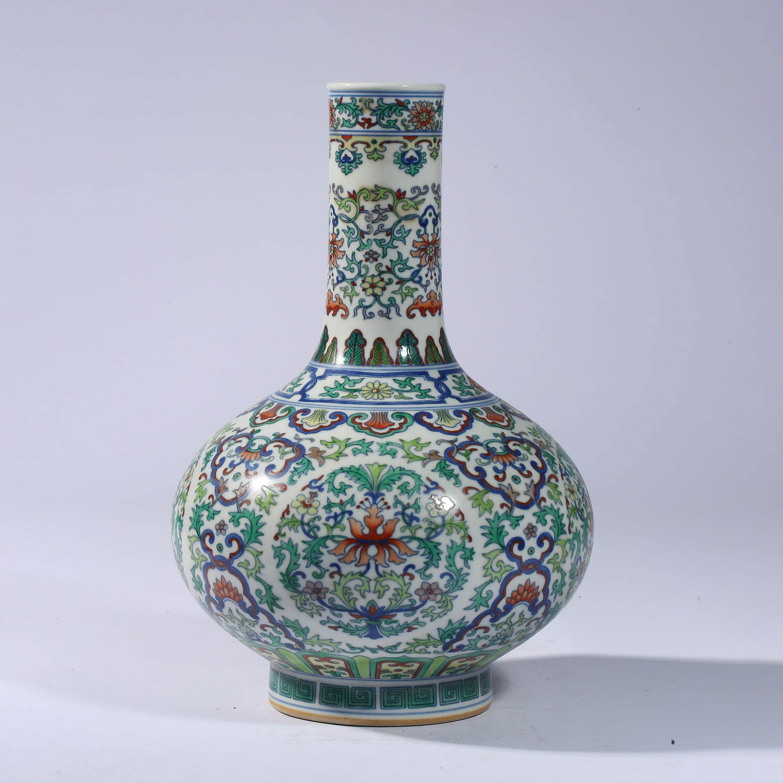 A doucai interlocking flowers tianqiuping (1 of 13)