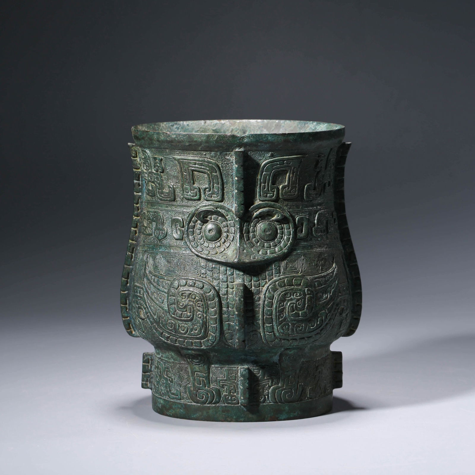 An archaistic eagle head pot (1 of 9)