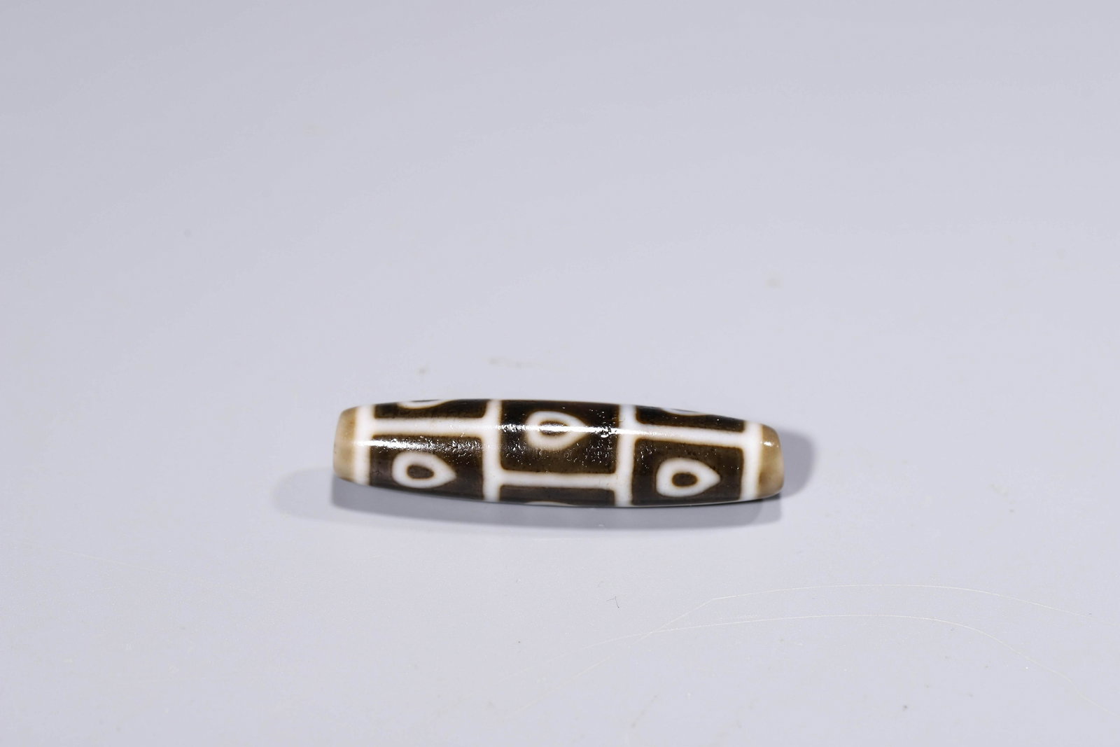 Old nine-eyed dzi (1 of 4)