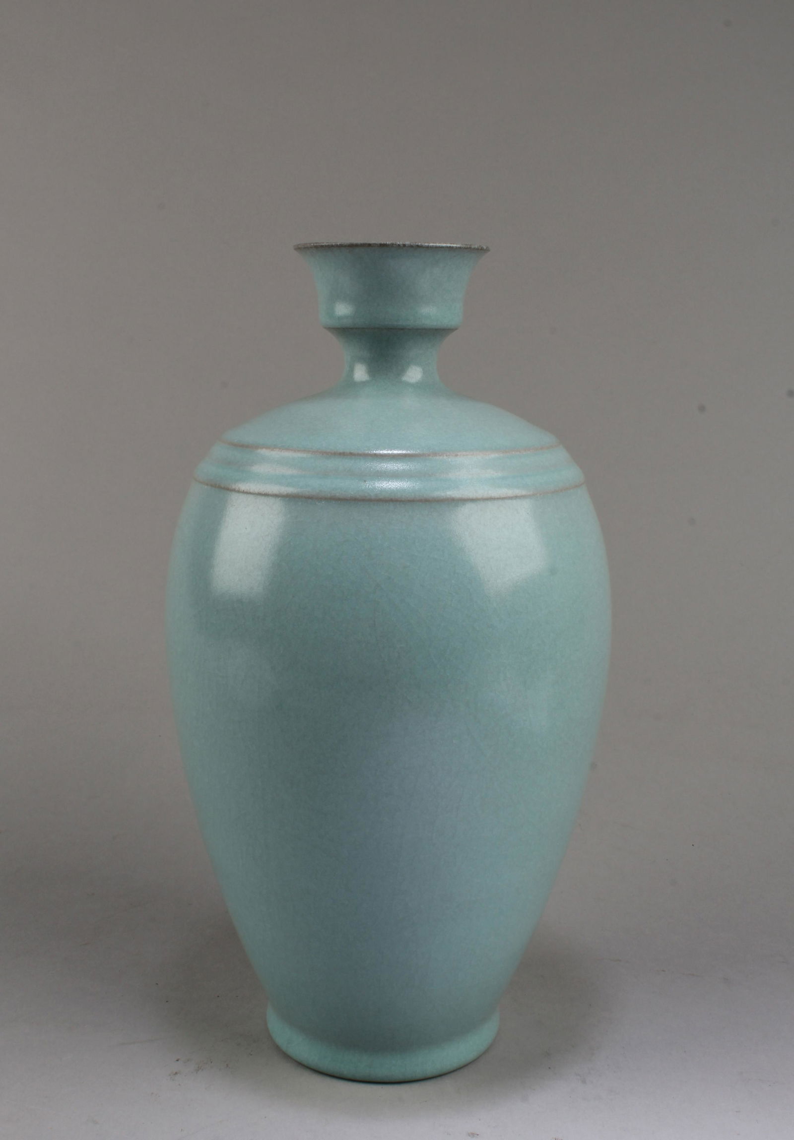 Chinese Ruyao Vase (1 of 4)