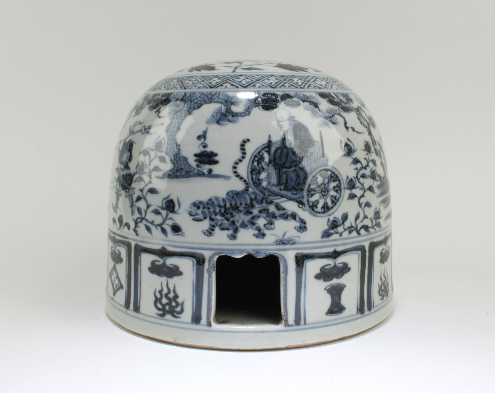 Chinese Blue & White 'Mongolian Bun': Chinese Blue & White 'Mongolian Bun'. Height: 6.75"