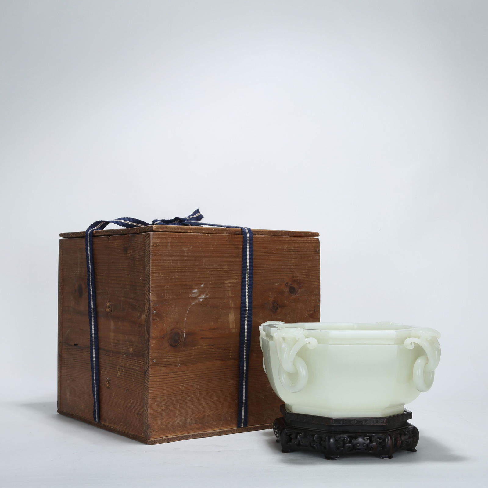 A CARVED WHITE JADE INCENSE BURNER (1 of 11)