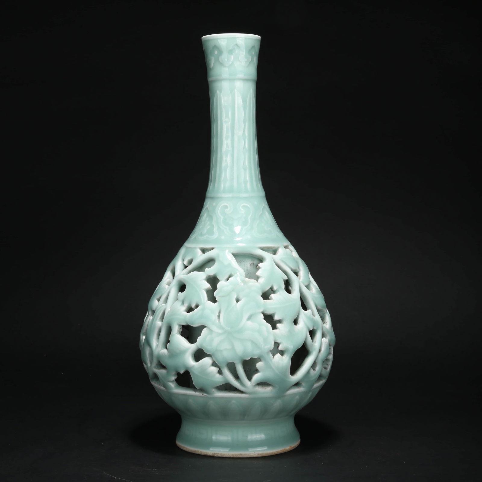 AN OPENWORK CELADON GLAZE BOTTLE VASE (1 of 6)