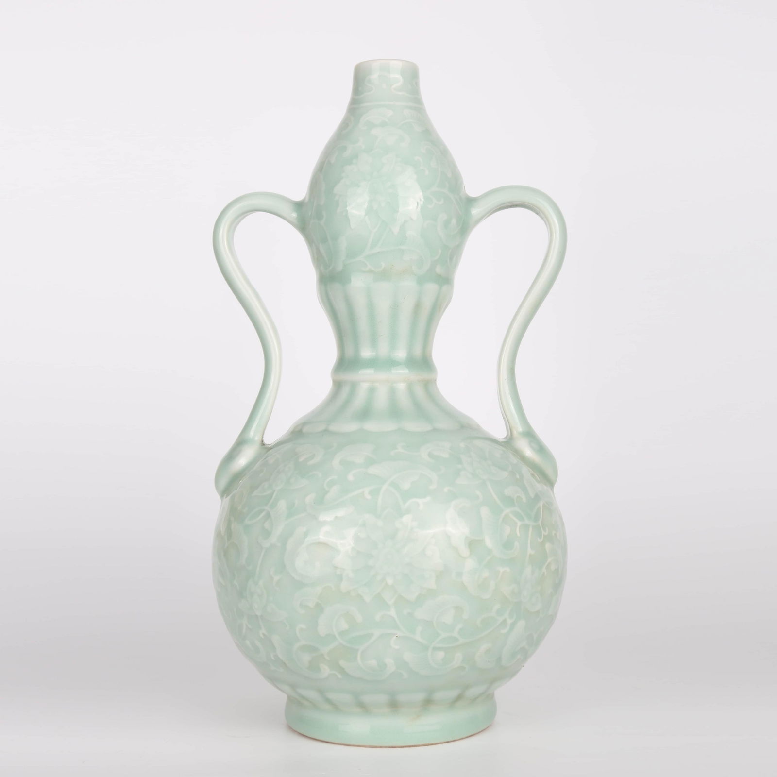 A CELADON GLAZE  DOUBLE GOURD VASE (1 of 7)