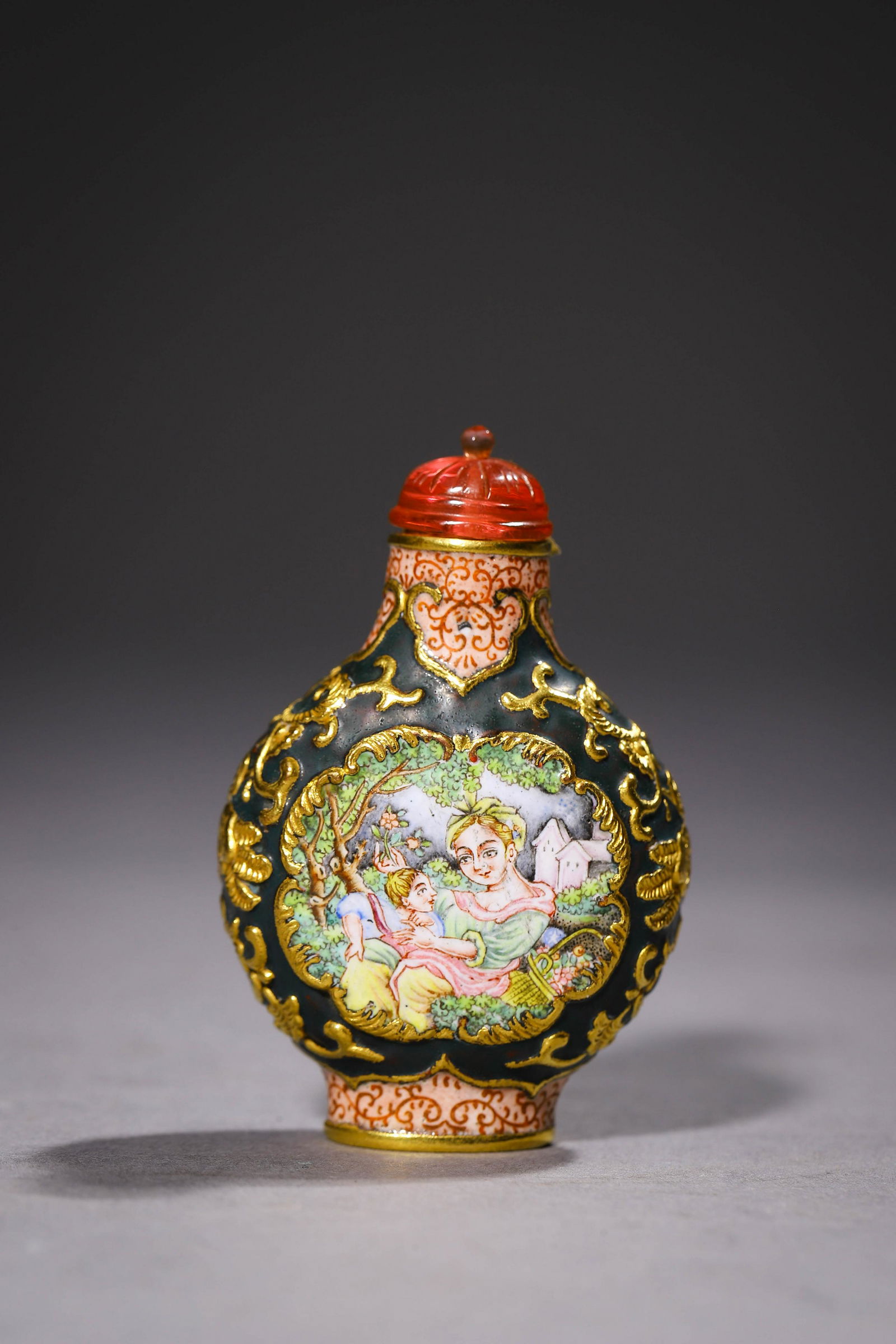 A Snuff Bottle with Western Figures in Enamel and (1 of 7)