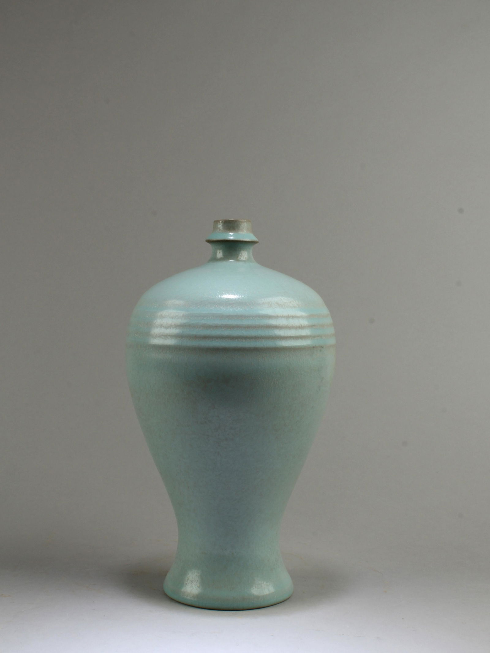 Chinese Ruyao Vase (1 of 4)