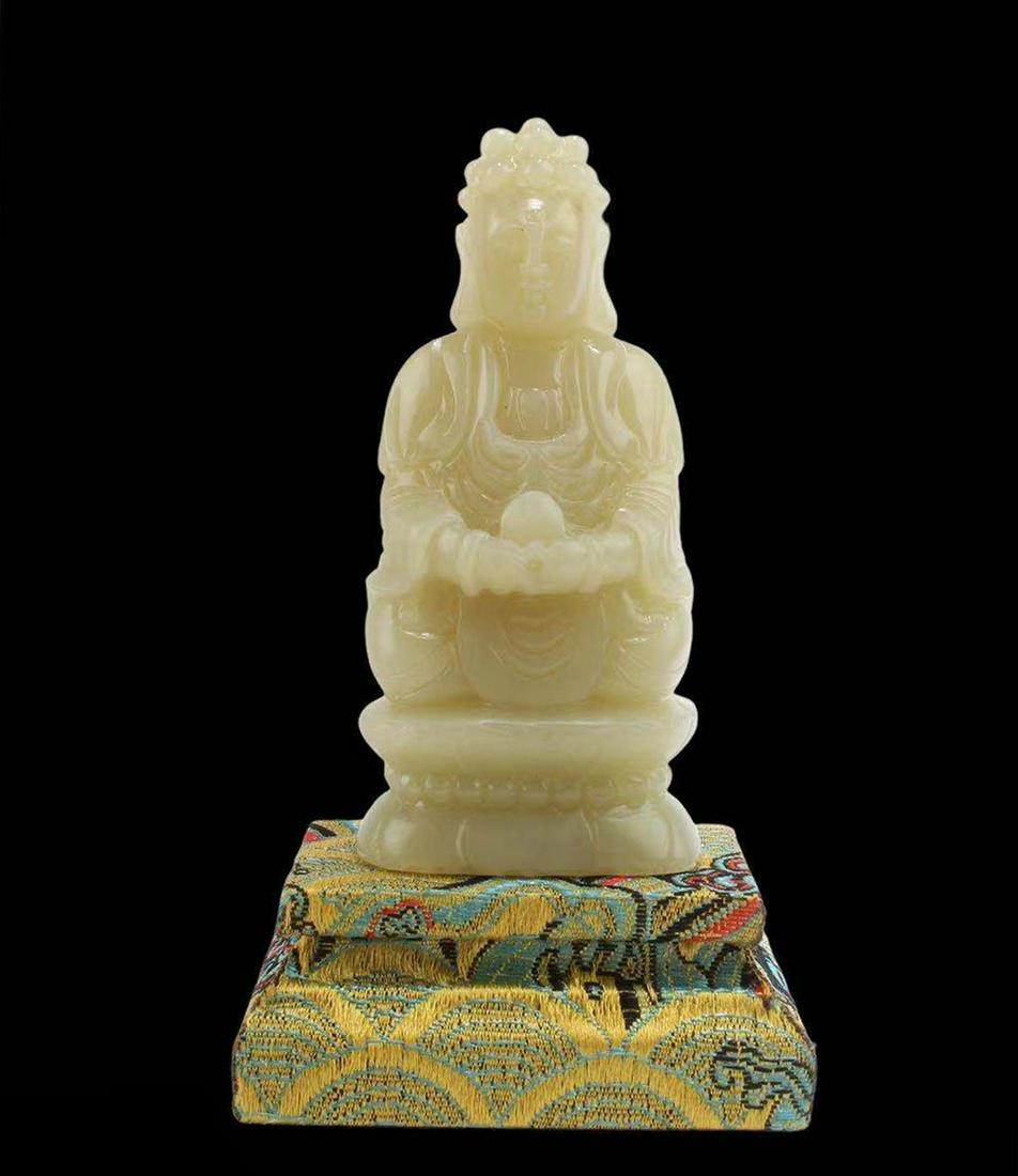 A Carved Jade Guanyin Statue (1 of 7)