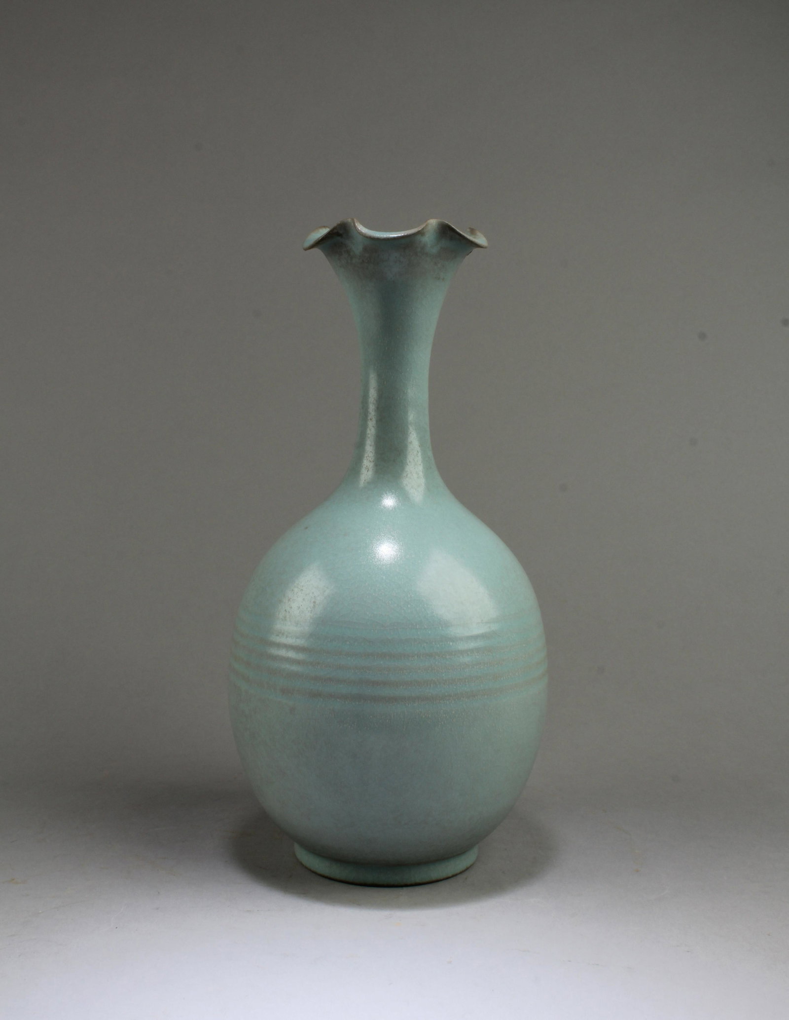 Chinese Ruyao Vase (1 of 4)