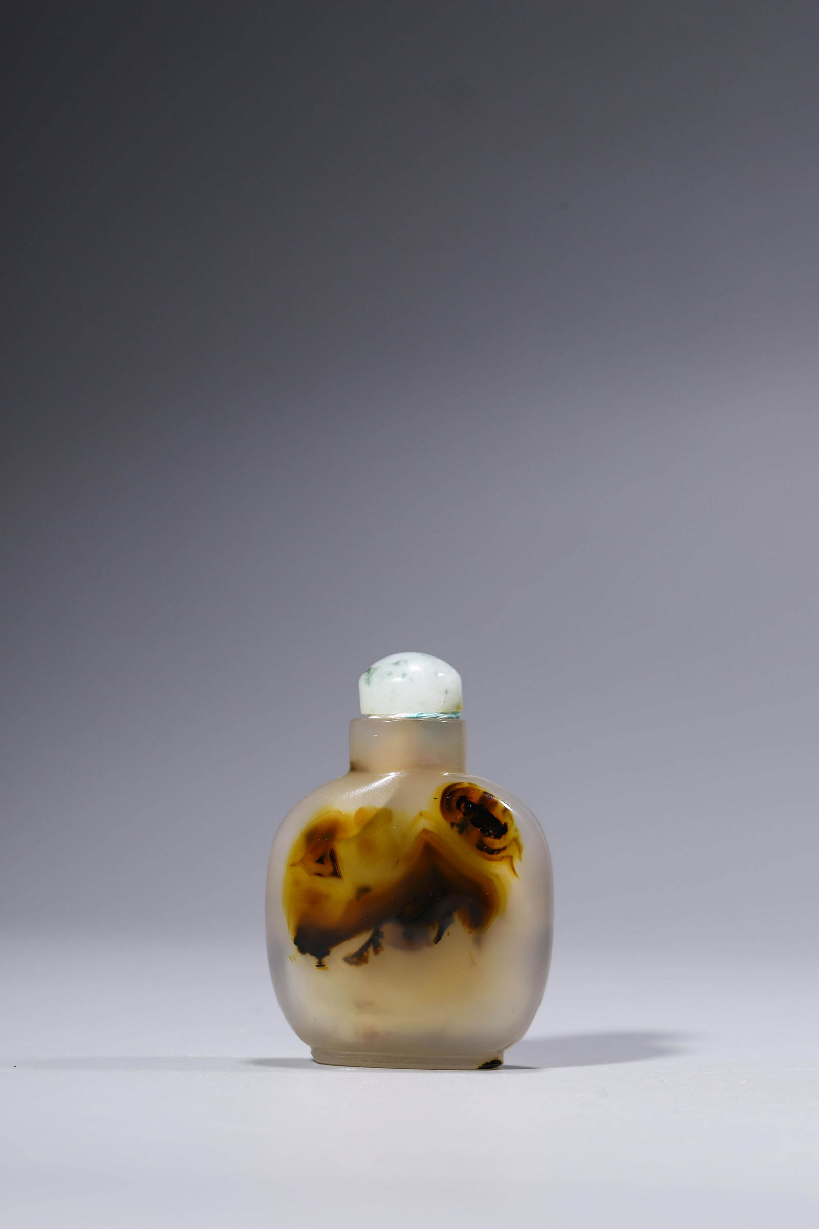 Qing Qianlong: Agate Snuff Bottle (1 of 6)