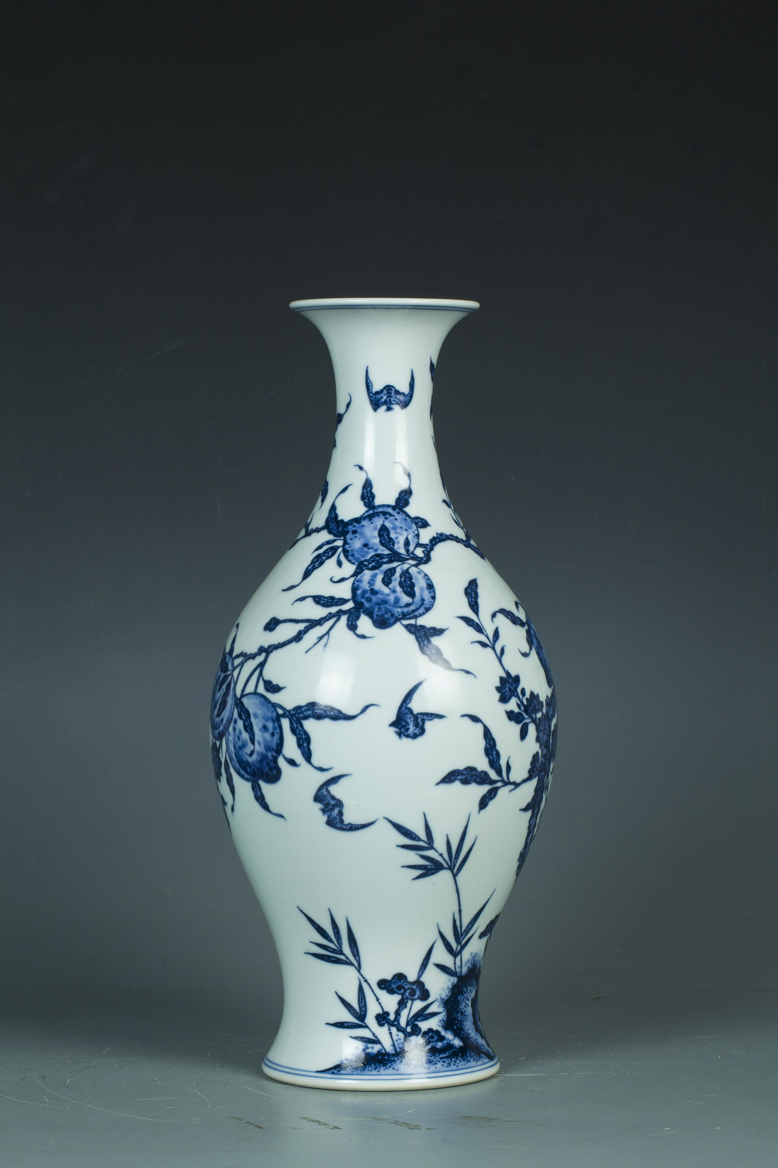 Qing Yongzheng: A blue and white Porcelain Vase (1 of 8)