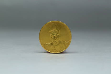 A Chinese Gold Coin: A Chinese Gold Coin. Diameter: 1.5".Weight: 37 g