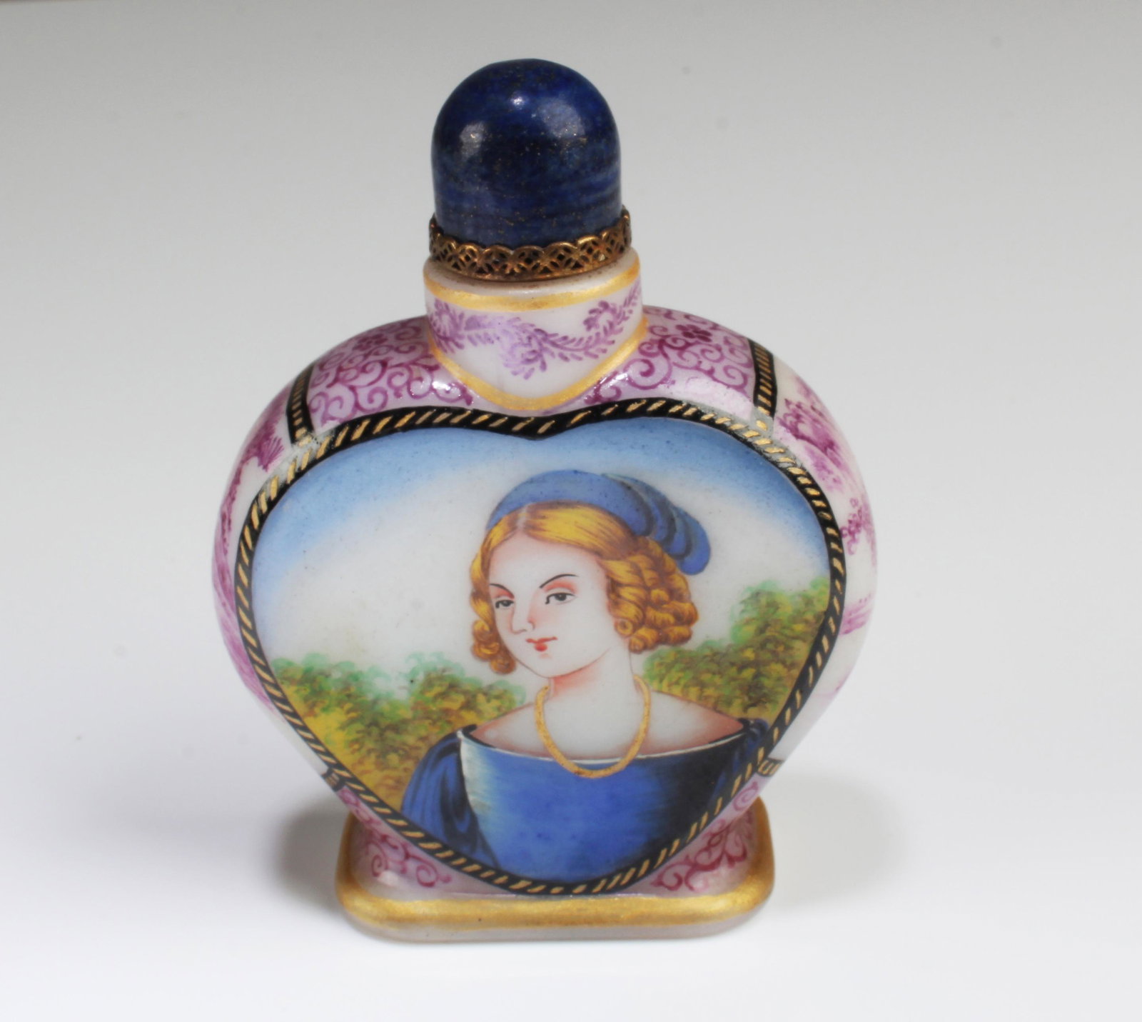 Chinese Peking Glass Snuff Bottle: Chinese Peking Glass Snuff Bottle. 'QianLong' mark at base. Height: 3.65"