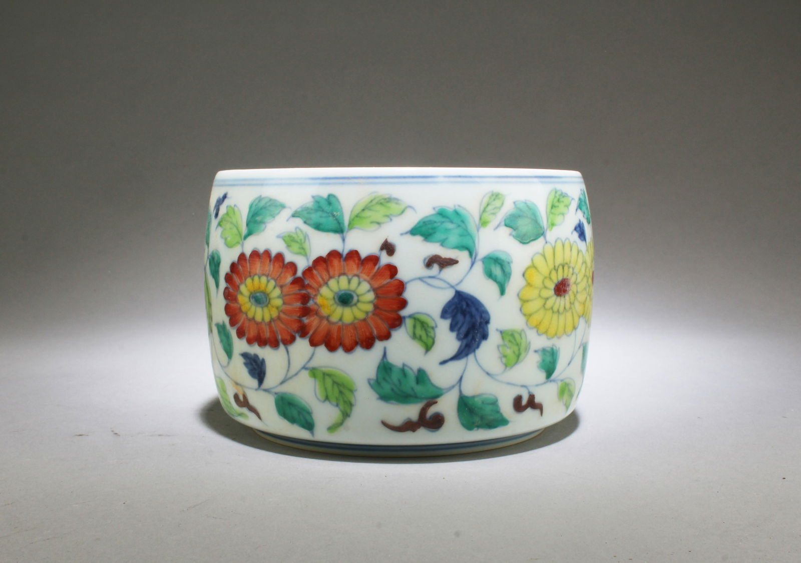 A Porcelain Cricket Container (1 of 6)