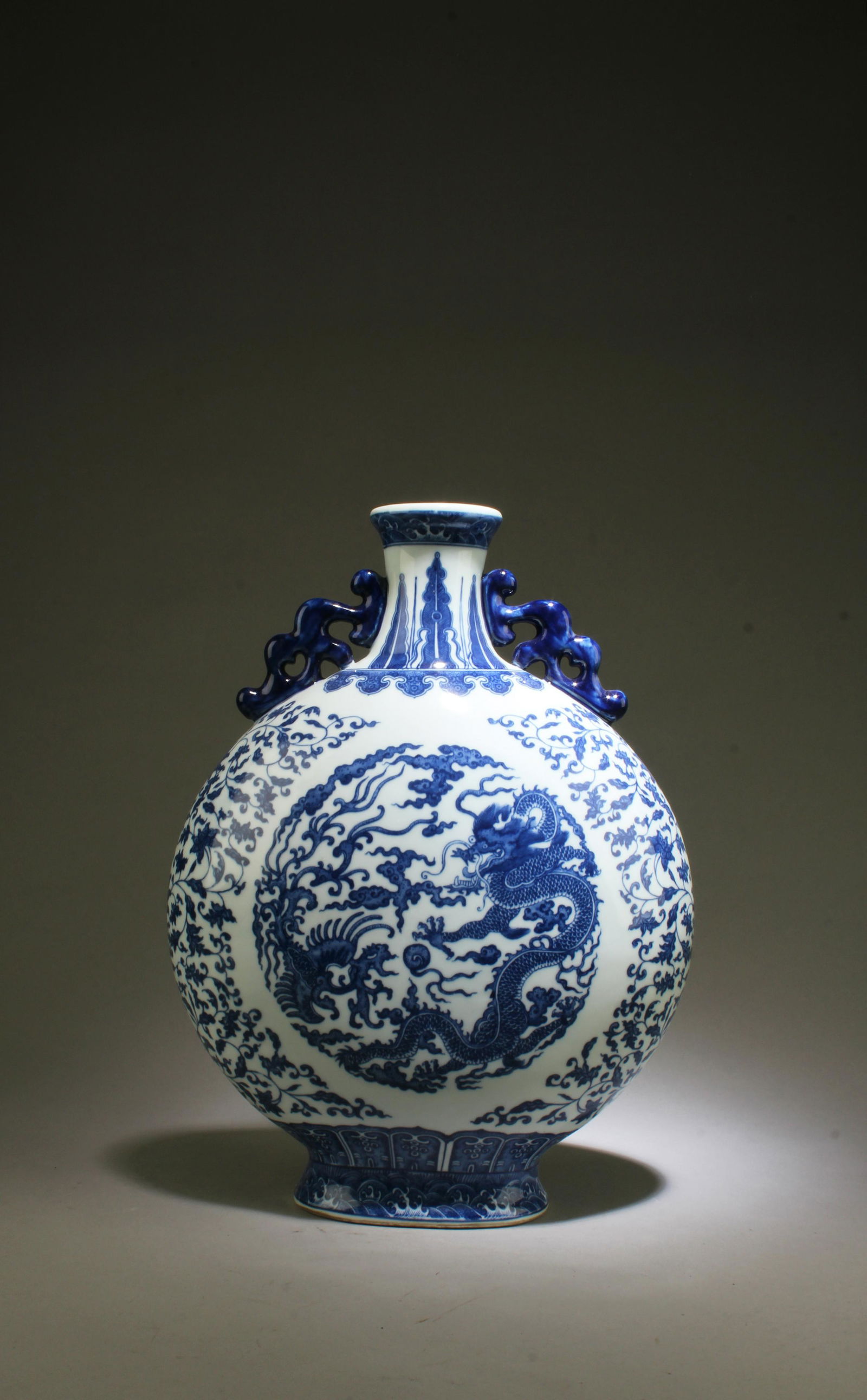 A Blue & White Porcelain MoonFlask Vase (1 of 6)