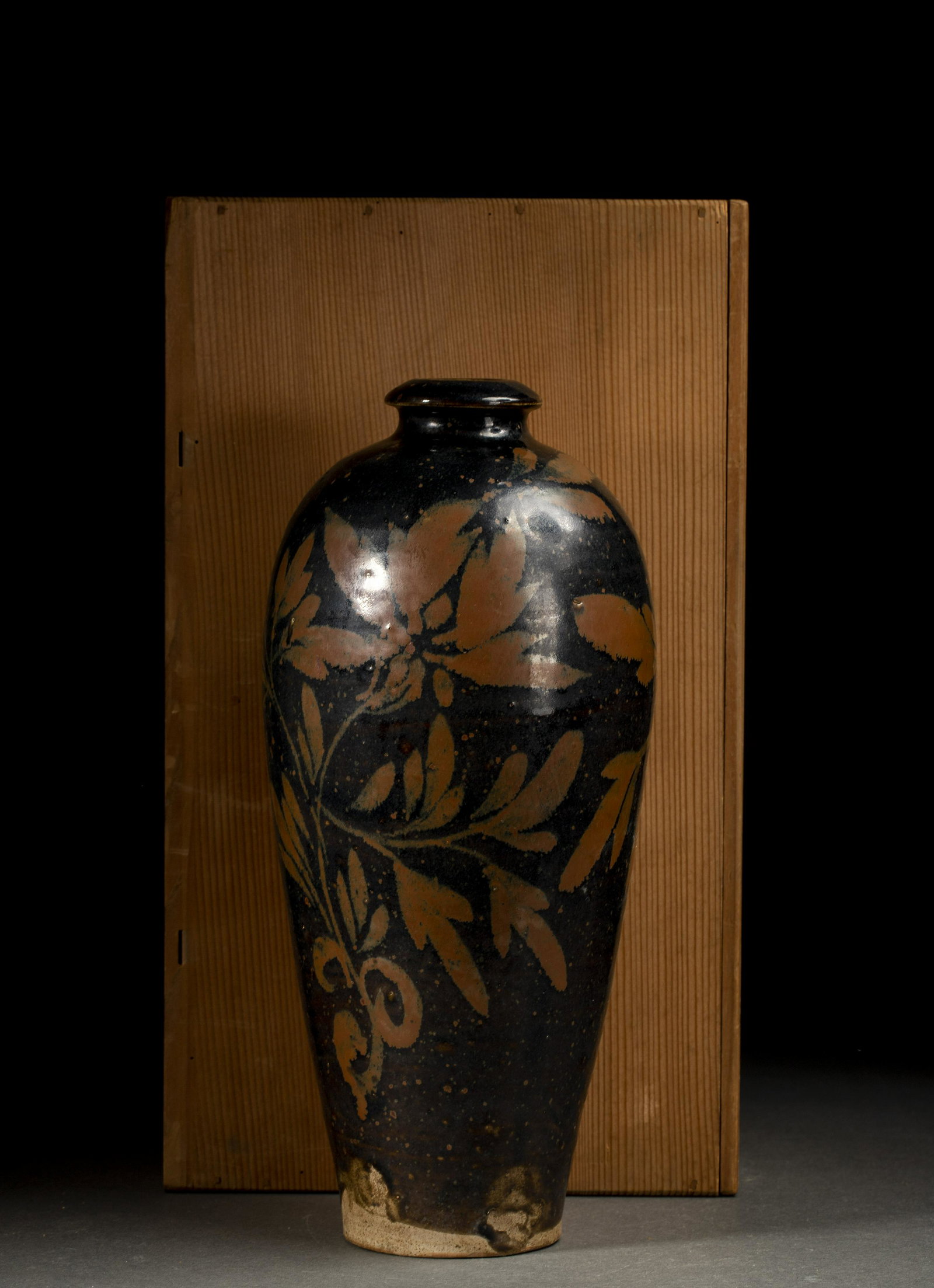 A CiZhou Ware Meiping Vase (1 of 12)