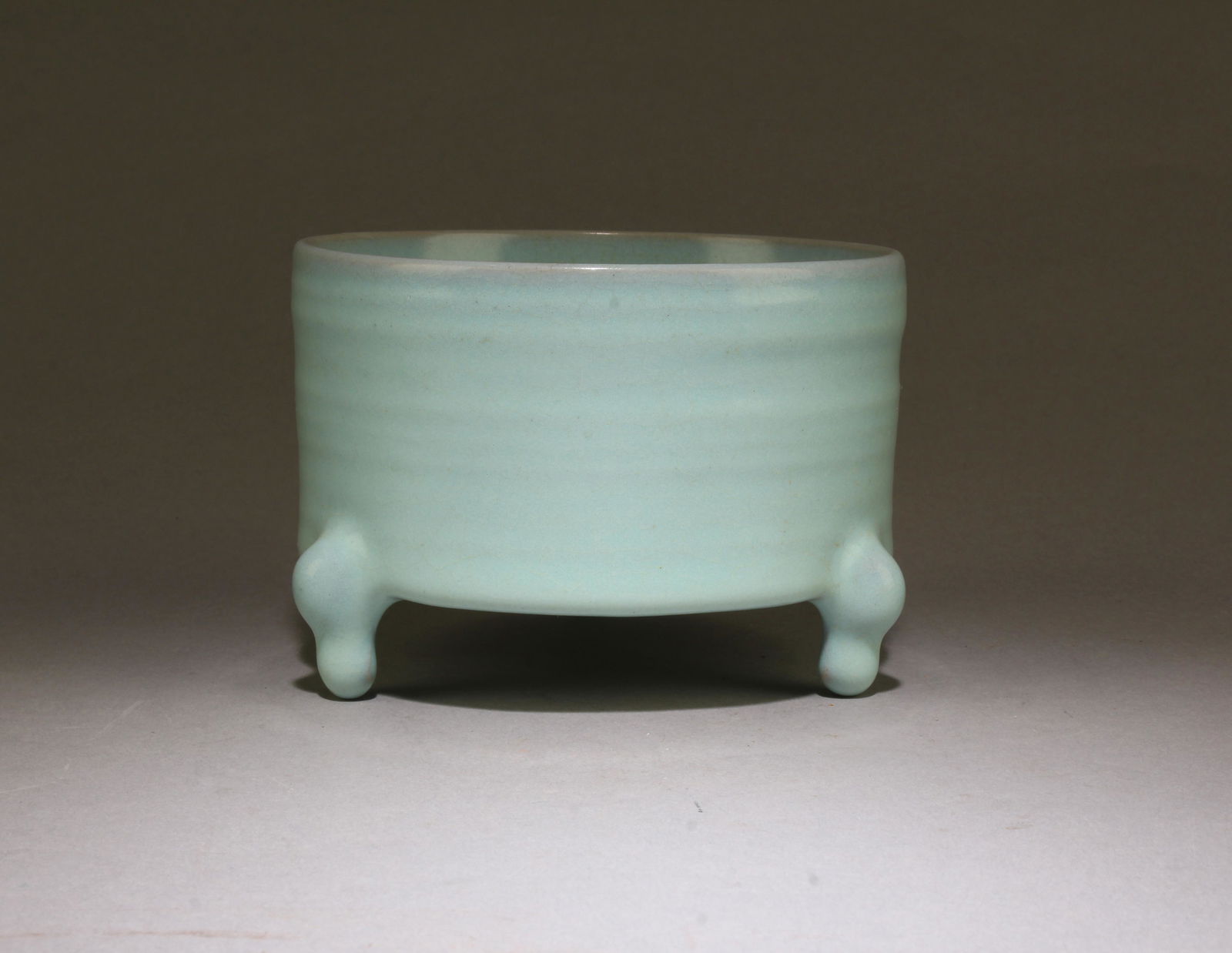 Chinese Porcelain Tripod Bowl (1 of 5)
