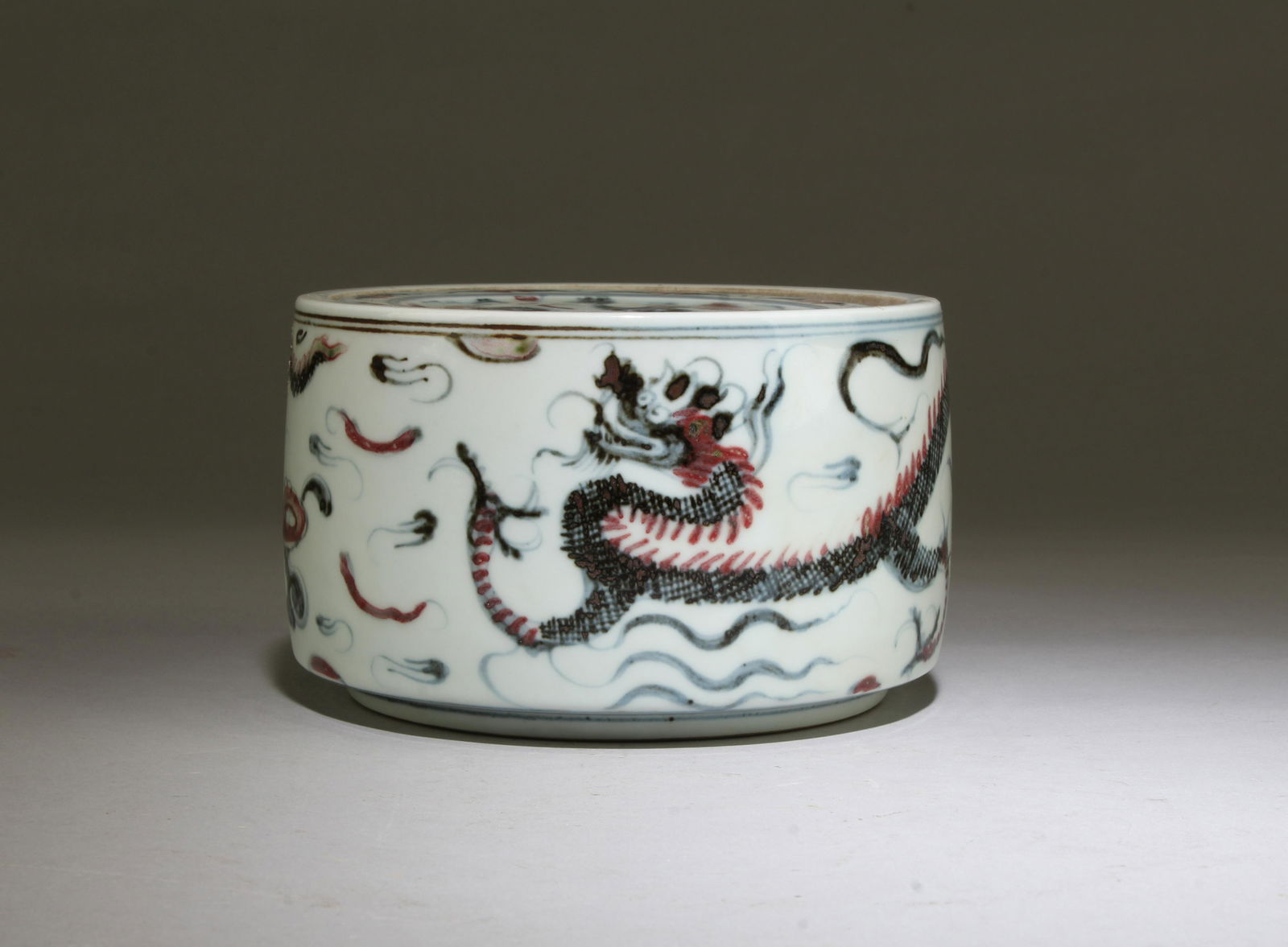 A Porcelain Cricket Container (1 of 7)