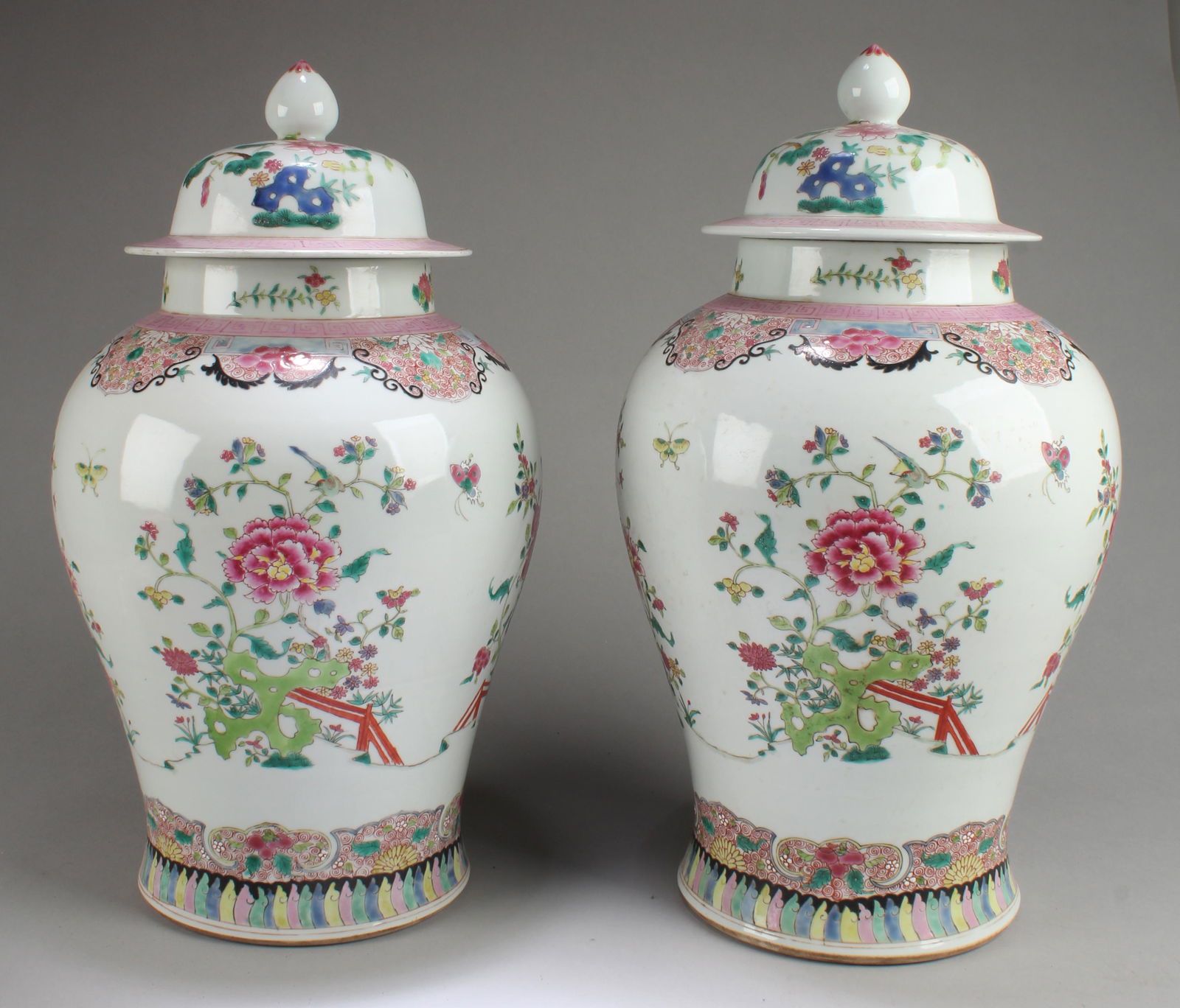 A Pair of Chinese Porcelain Jars with Lid (1 of 4)