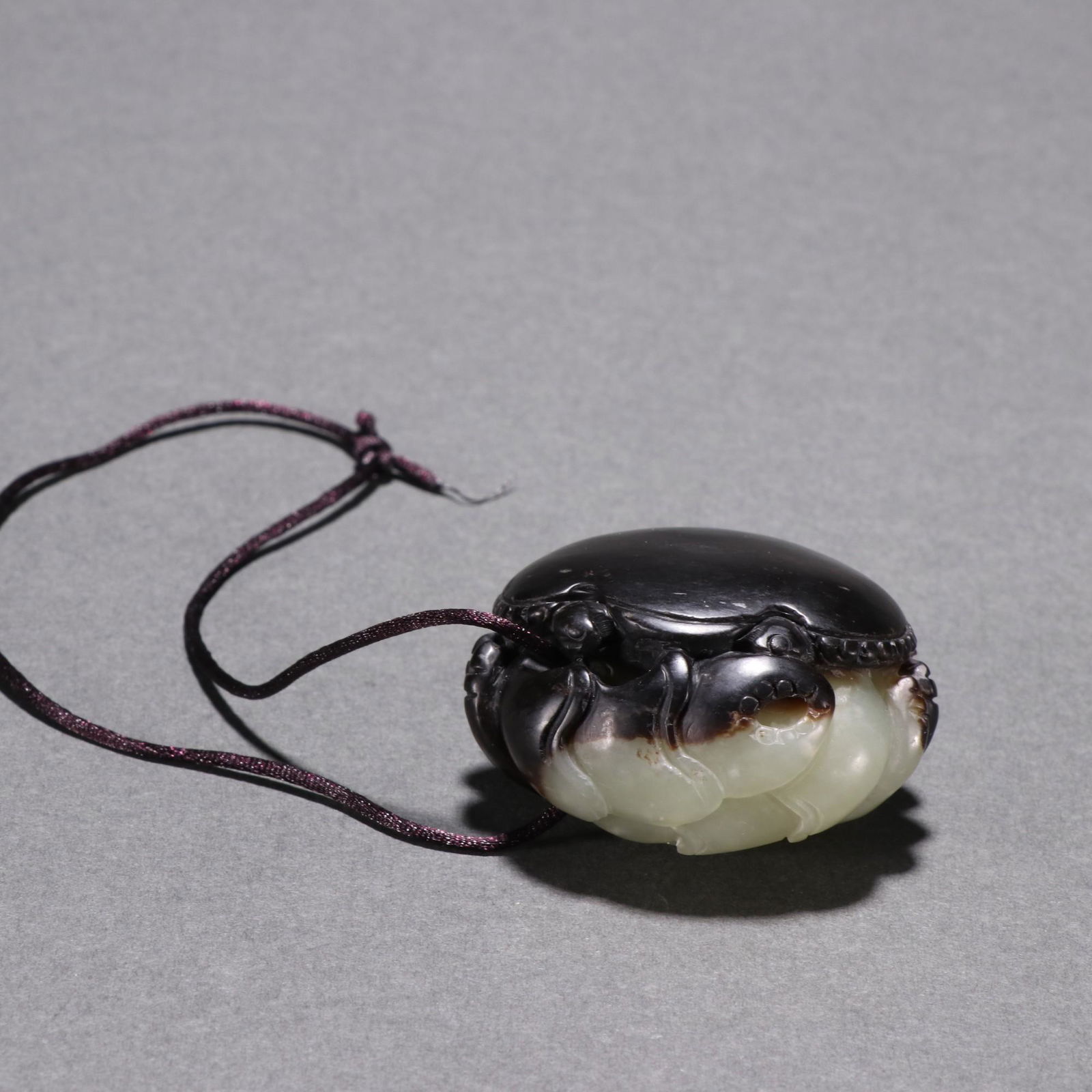 A Carved Hetian Jade Pendant (1 of 9)