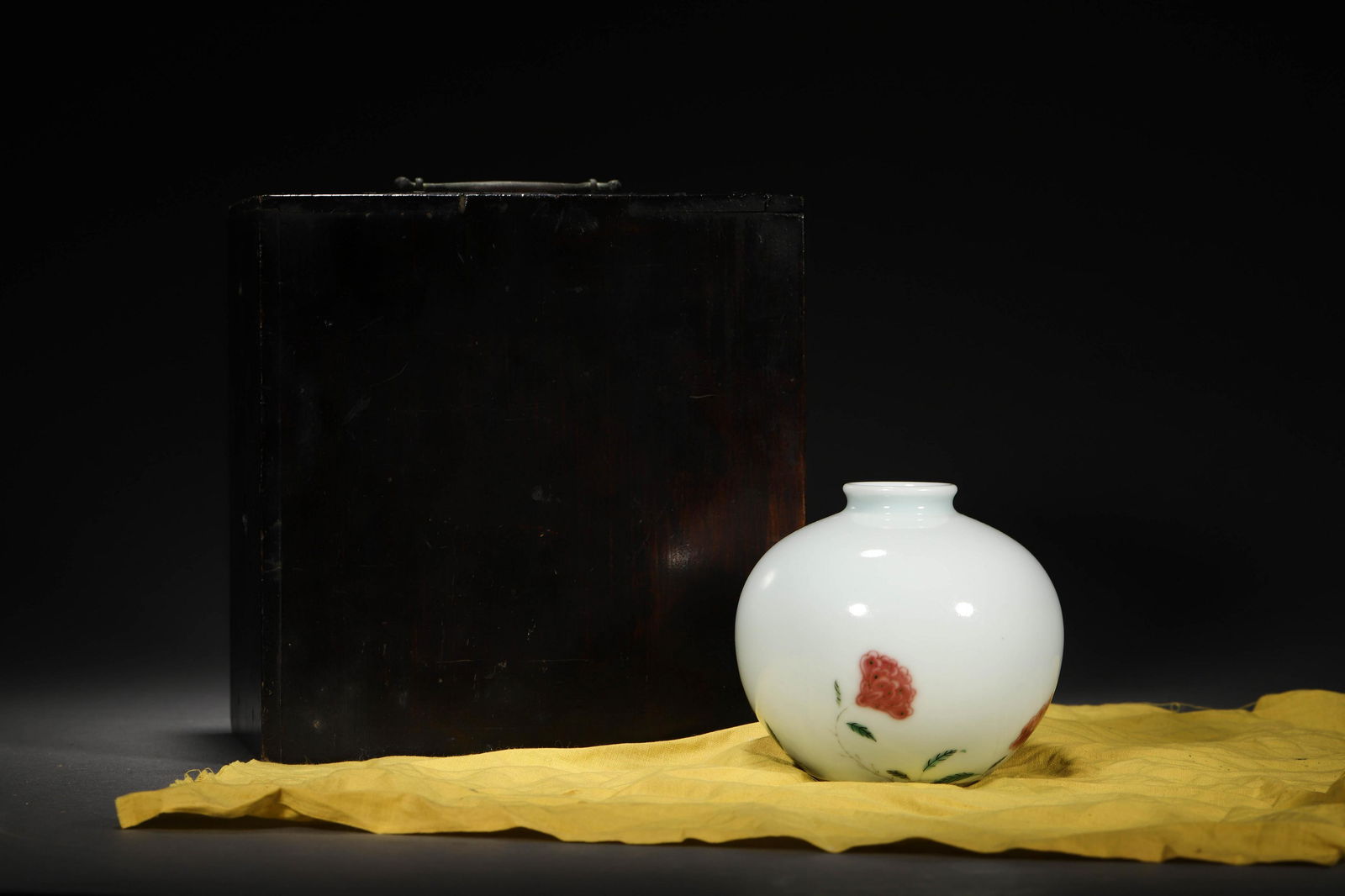 Qing Kangxi: Red underglazed Zun (1 of 9)