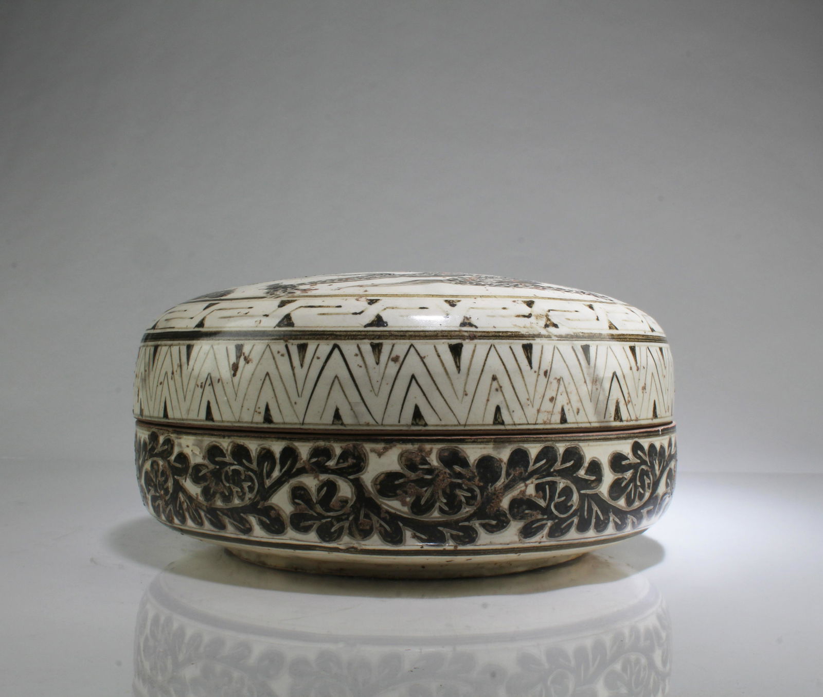 A Cizhou Round Container (1 of 4)