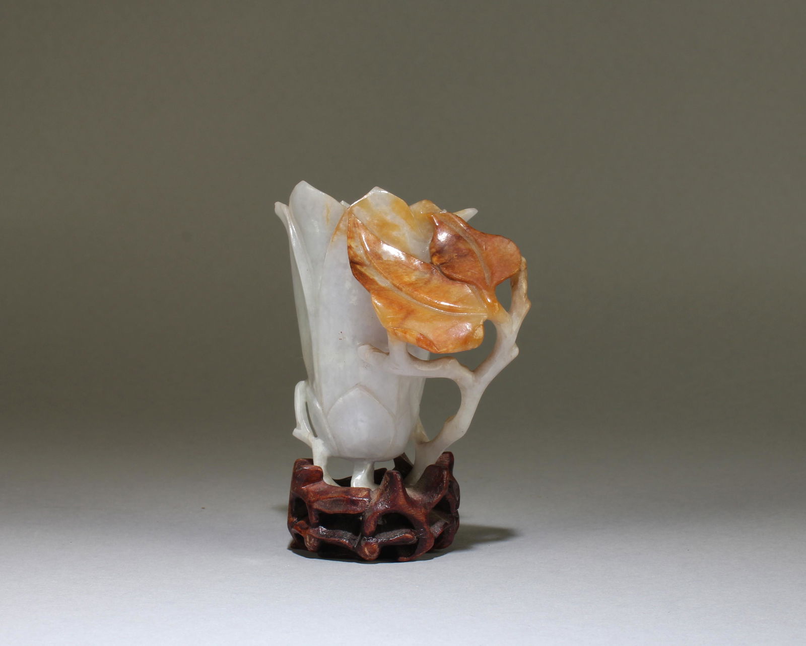 A Carved Agate Ornament (1 of 6)