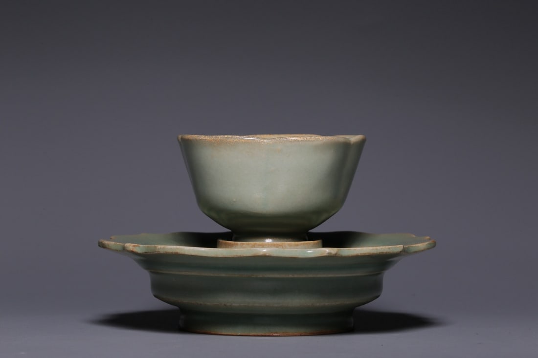 A Group of Longquan Cups and Cup Holders: A Group of Longquan Cups and Cup Holders. Height: 8cm; Diameter: 13cm; Weight: 325g