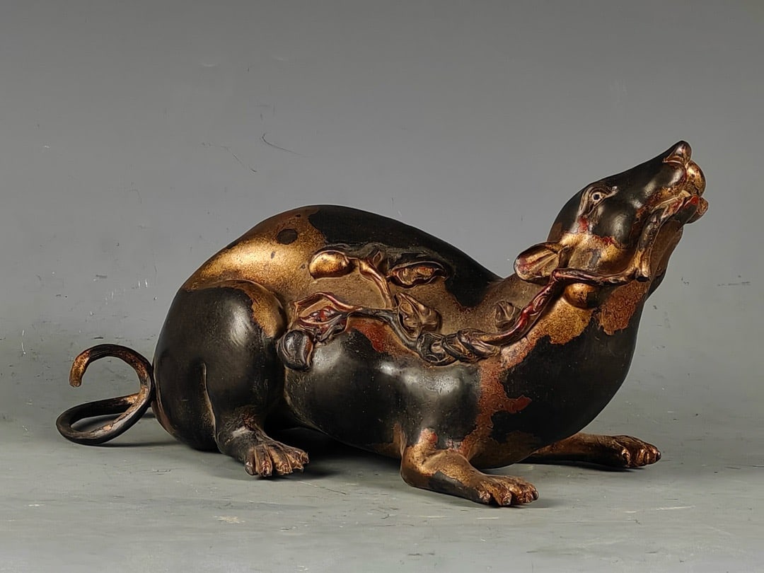 A Lucky Rat: A Lucky Rat. Dimensions: 15cm x 30cm; Weight: 1.75kg