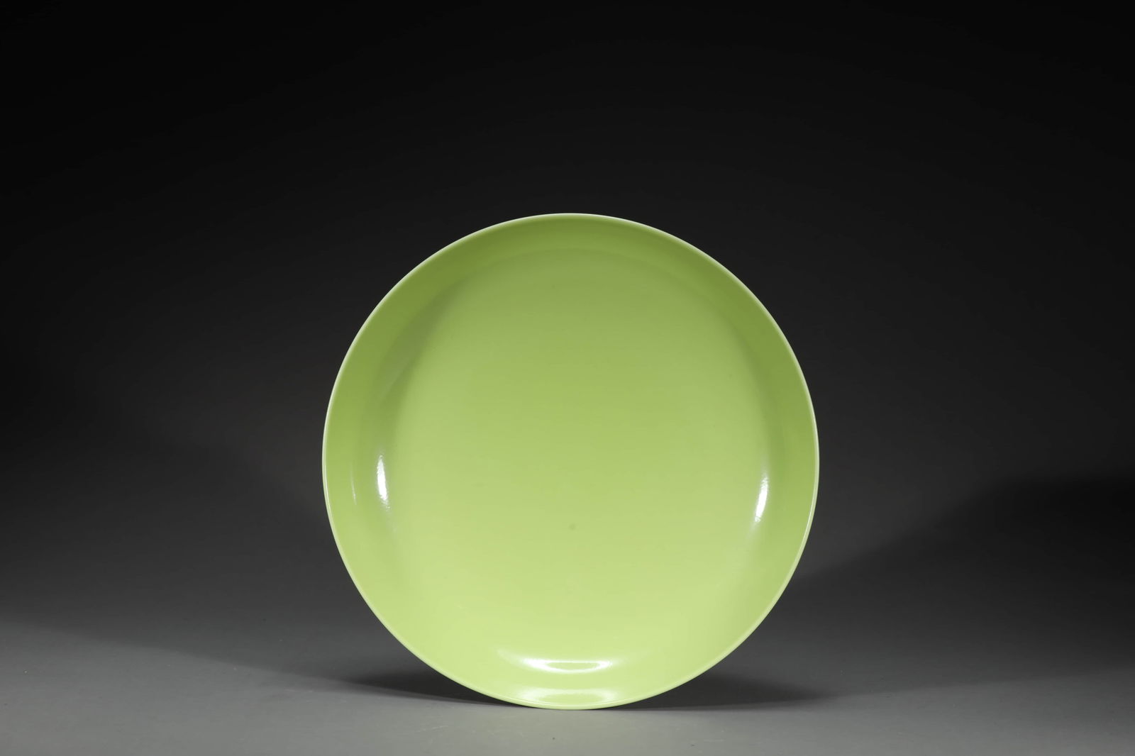 A Qing Yongzheng Period Green-glazed Dish (1 of 6)